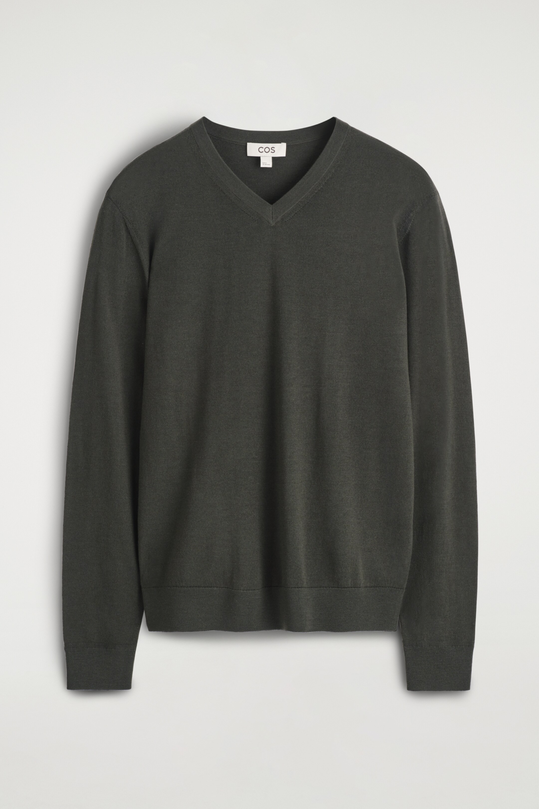 Zobacz większy obraz: SWETER Z DEKOLTEM V WYKONANY Z WEŁNY MERINO - CIEMNOZIELONY - ON | H&M PL 6