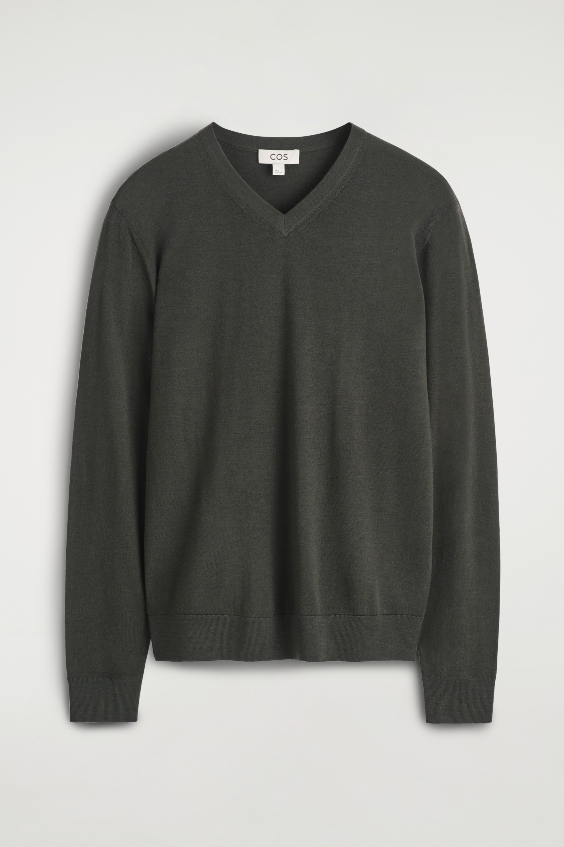 Ver imagen más grande: JERSEY DE LANA MERINO CON CUELLO DE PICO - VERDE OSCURO - HOMBRE | H&M ES 6