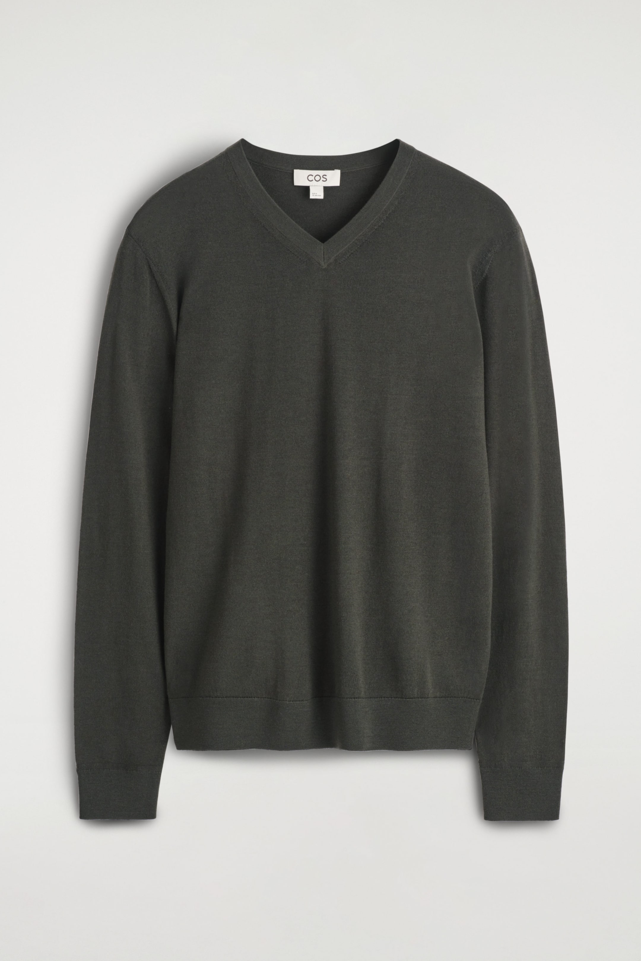 SLIM MERINO WOOL V-NECK SWEATER