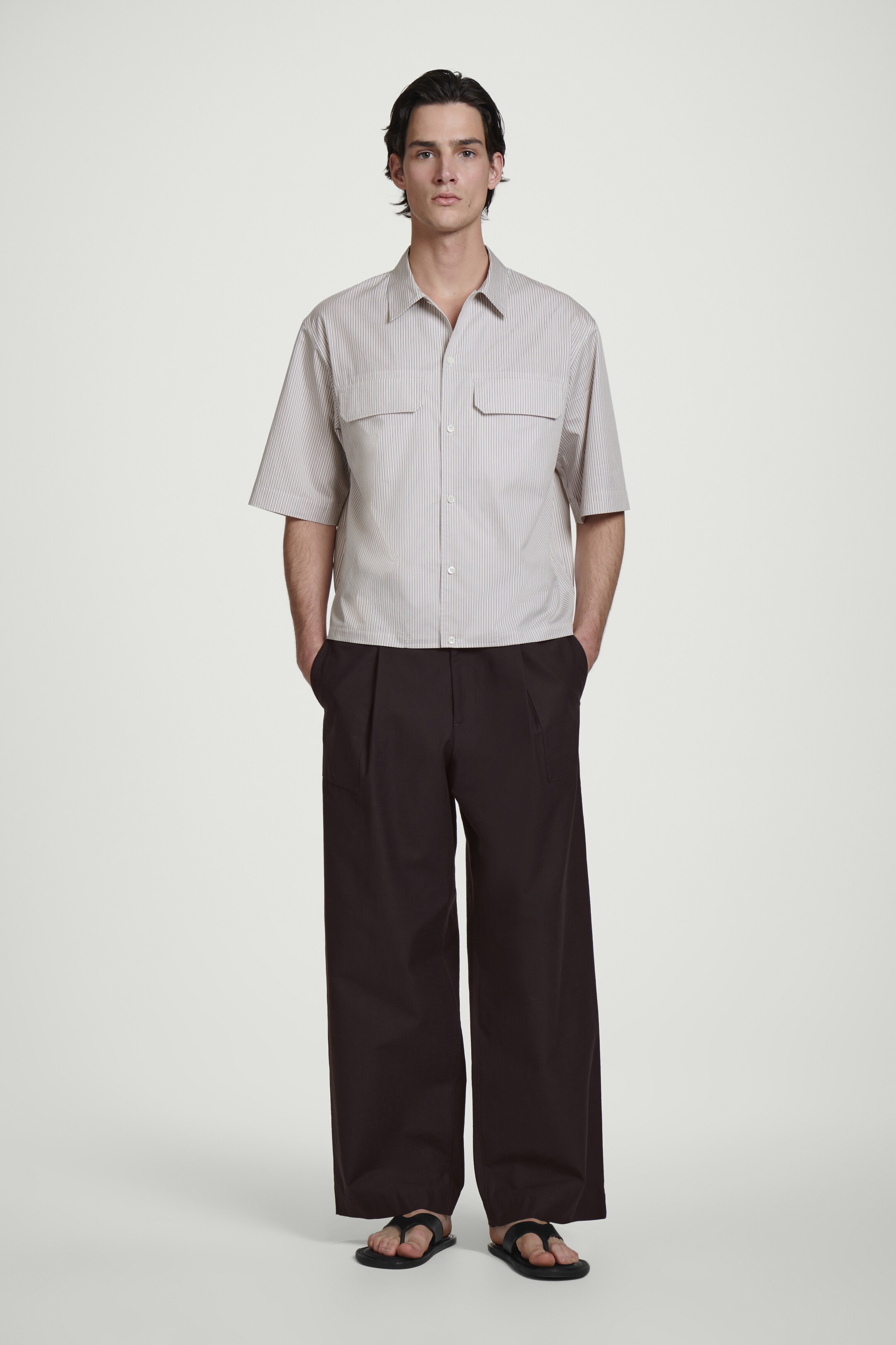 Visualizza immagine più grande: CAMICIA UTILITY TASCHE CON PATTA TAGLIO RILASSATO - TALPA / ROSA / RIGHE - UOMO | H&M IT 2