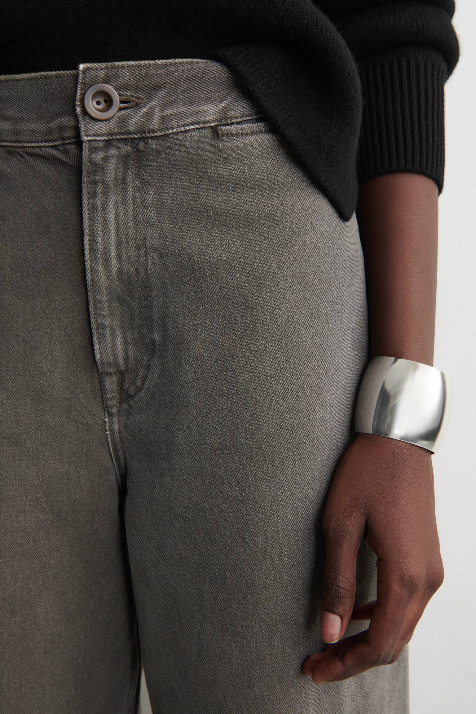 VERKÜRZTE HOSE AUS DENIM MIT WEITEM BEIN - BRAUN/SCHWARZ - 6