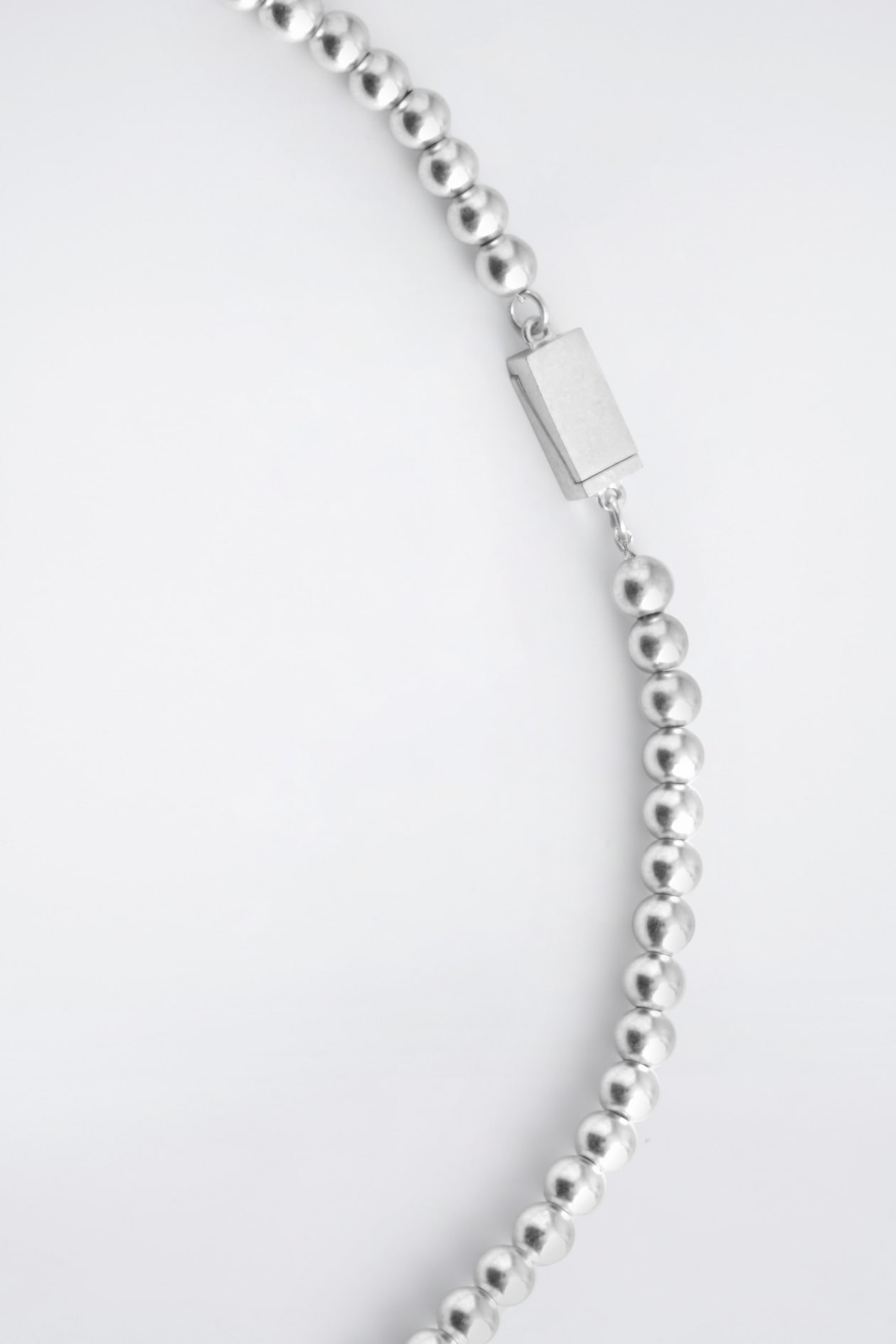 BEADED NECKLACE — SILVER