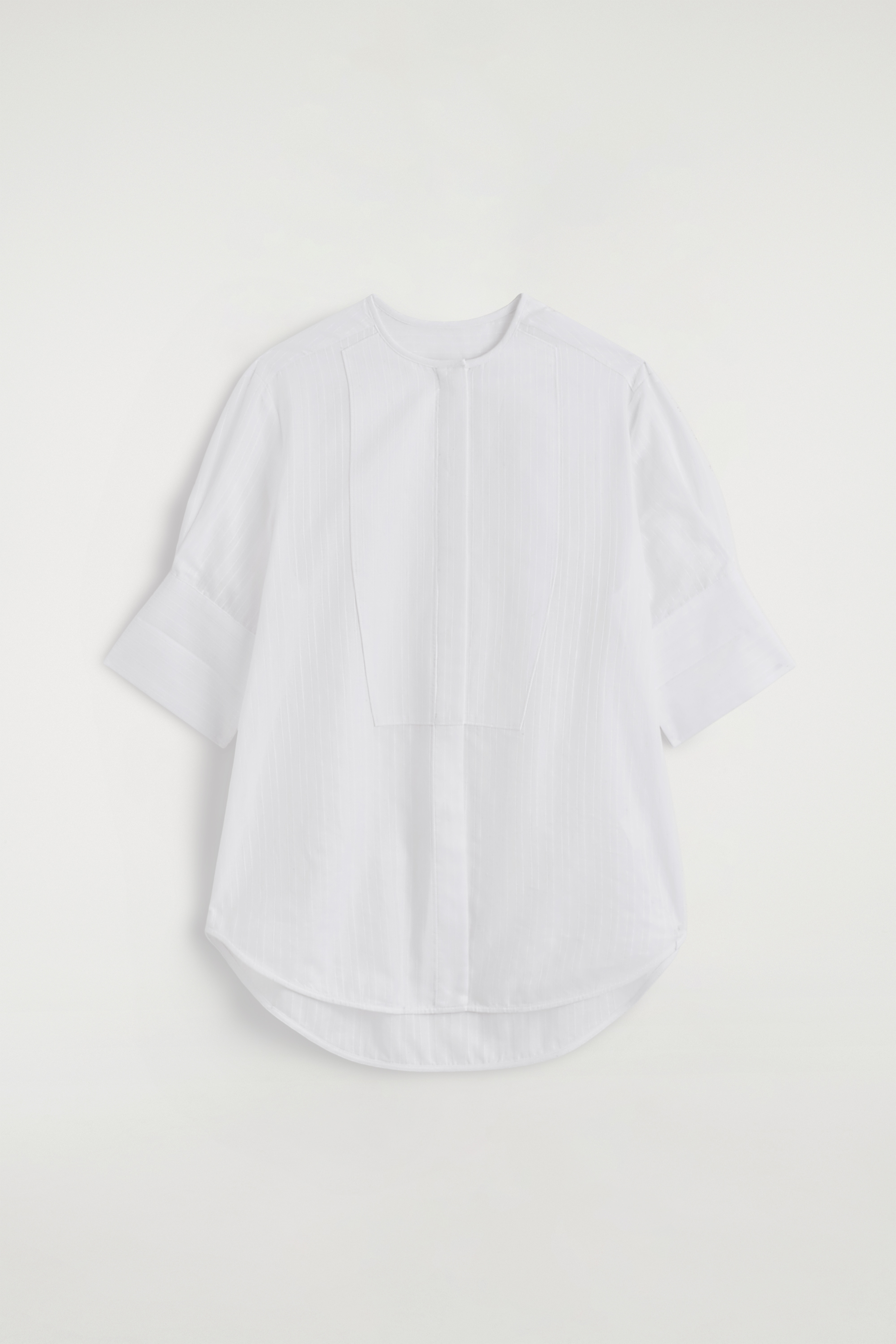 JACQUARDSTRIBET BOMULDSSKJORTE MED BIB-FRONT - HVID