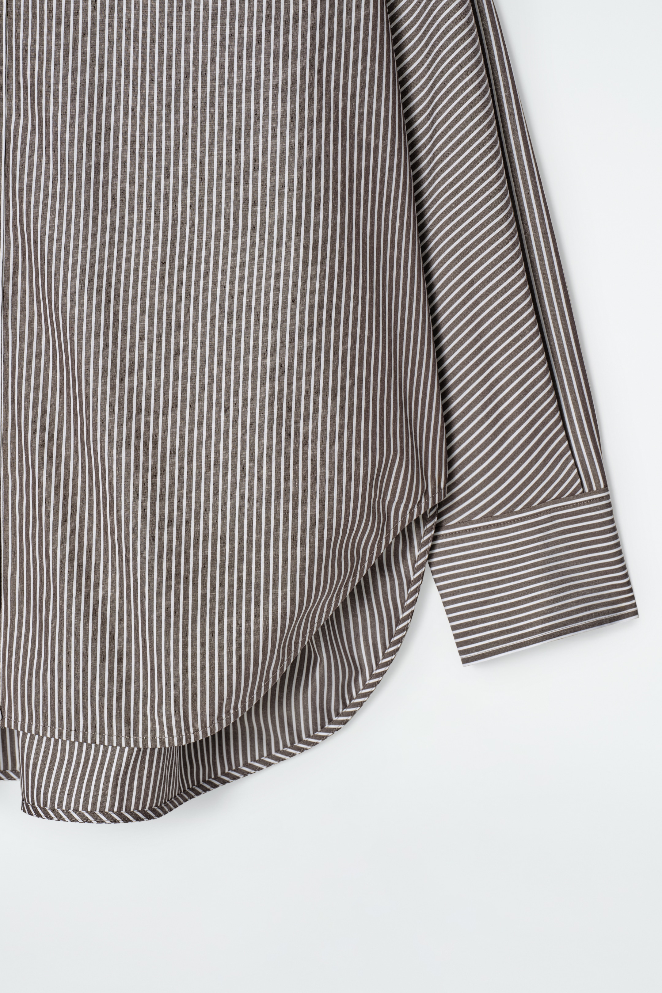 Grösseres Bild ansehen: LÄSSIGES BAUMWOLL-HEMD - BRAUN/WEISS /GESTREIFT - DAMEN | H&M CH 9