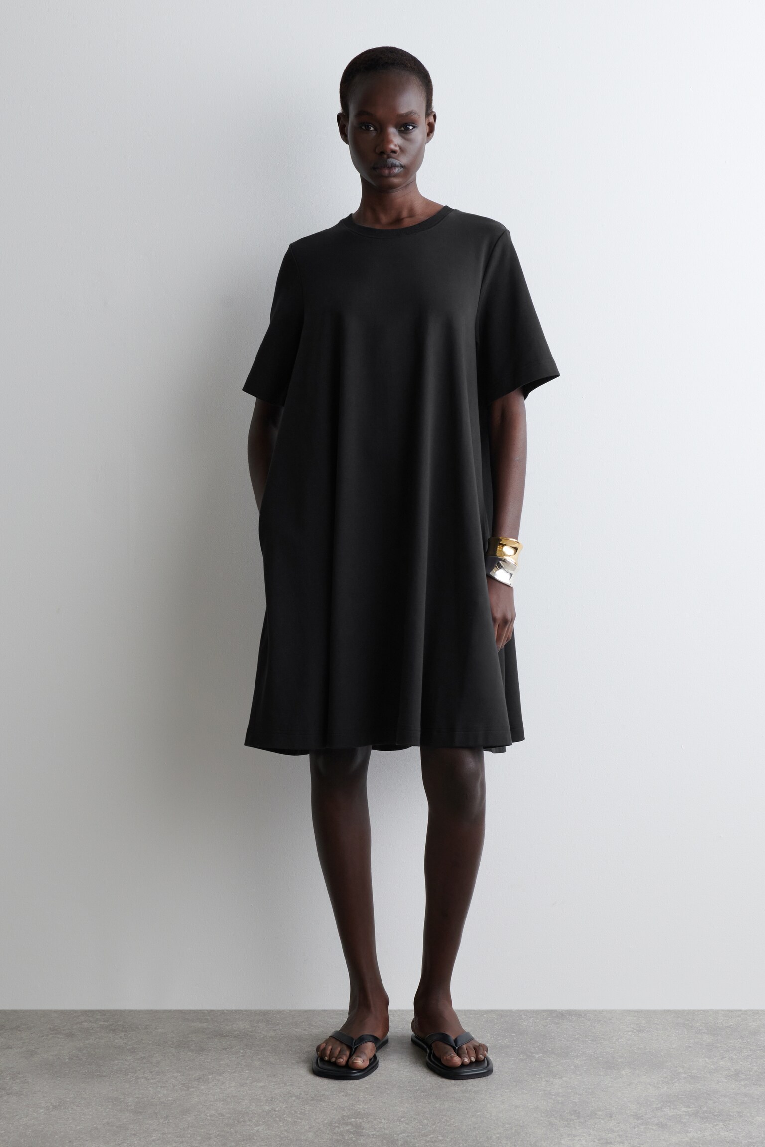 VESTIDO-CAMISETA CORTO ACAMPANADO - NEGRO/BLANCO/ROJO - 5