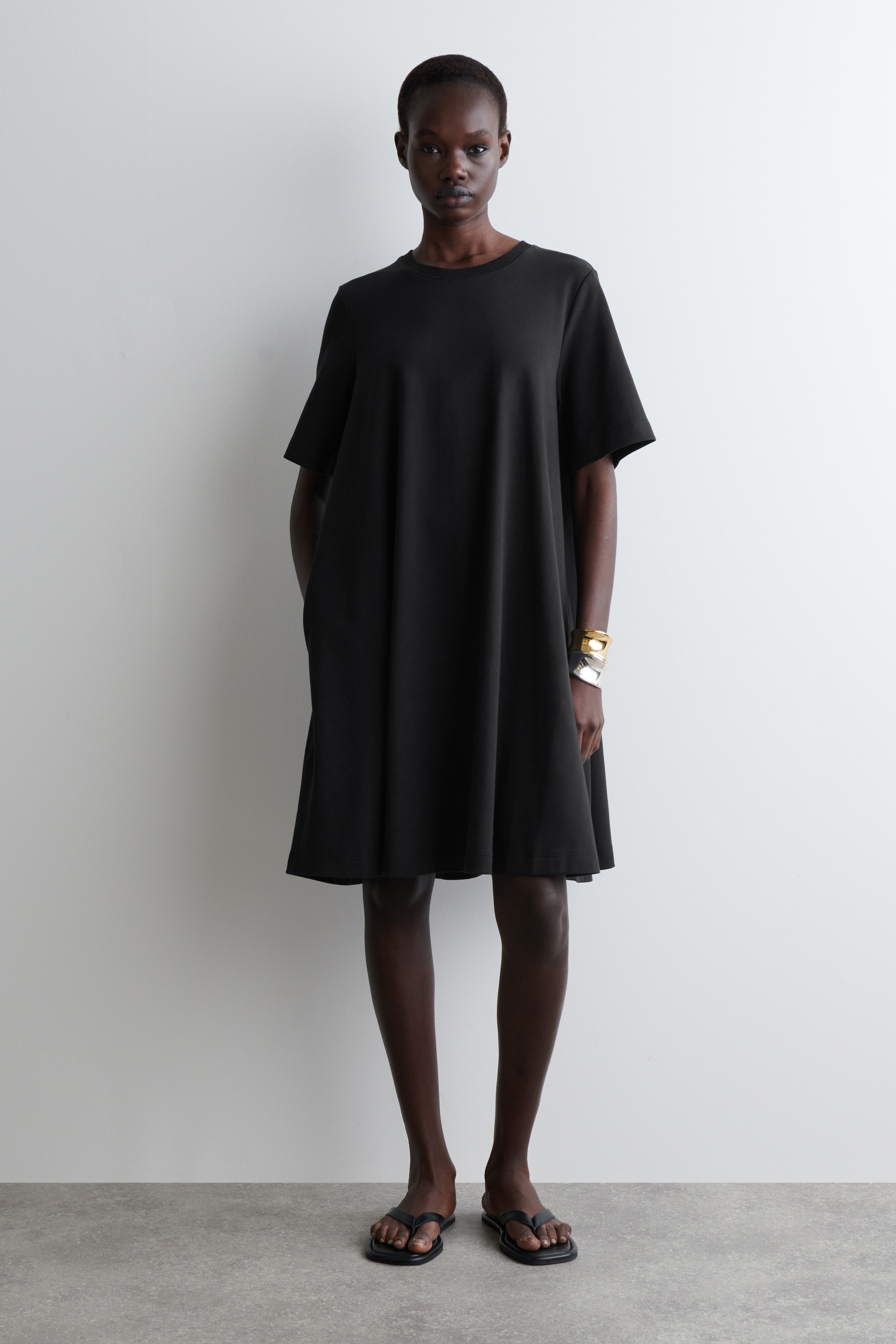 Ingrandisci l'immagine: A-LINE MINI T-SHIRT DRESS - BLACK - DONNA | H&M CH 2