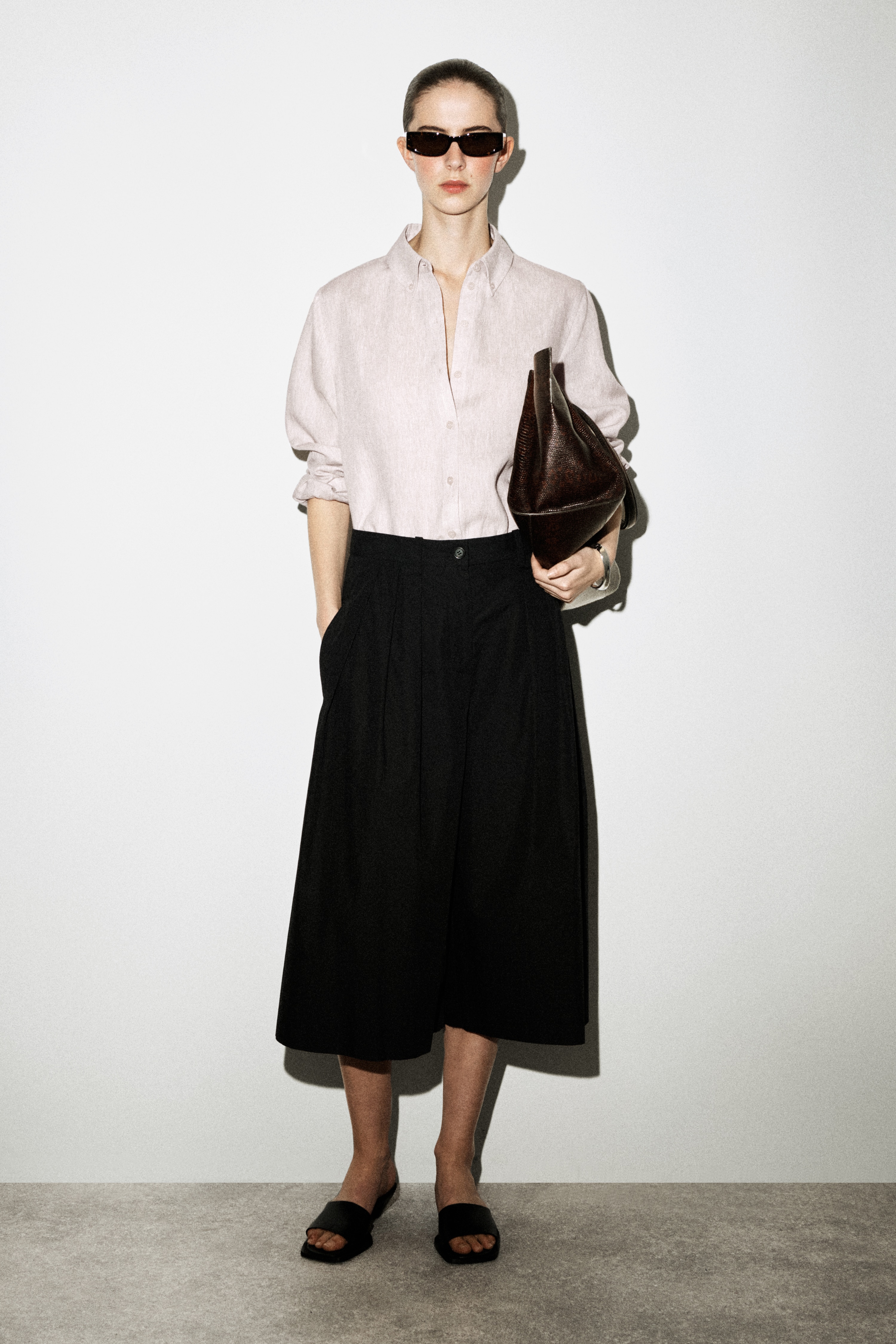 BUTTON-DOWN COLLAR LINEN SHIRT