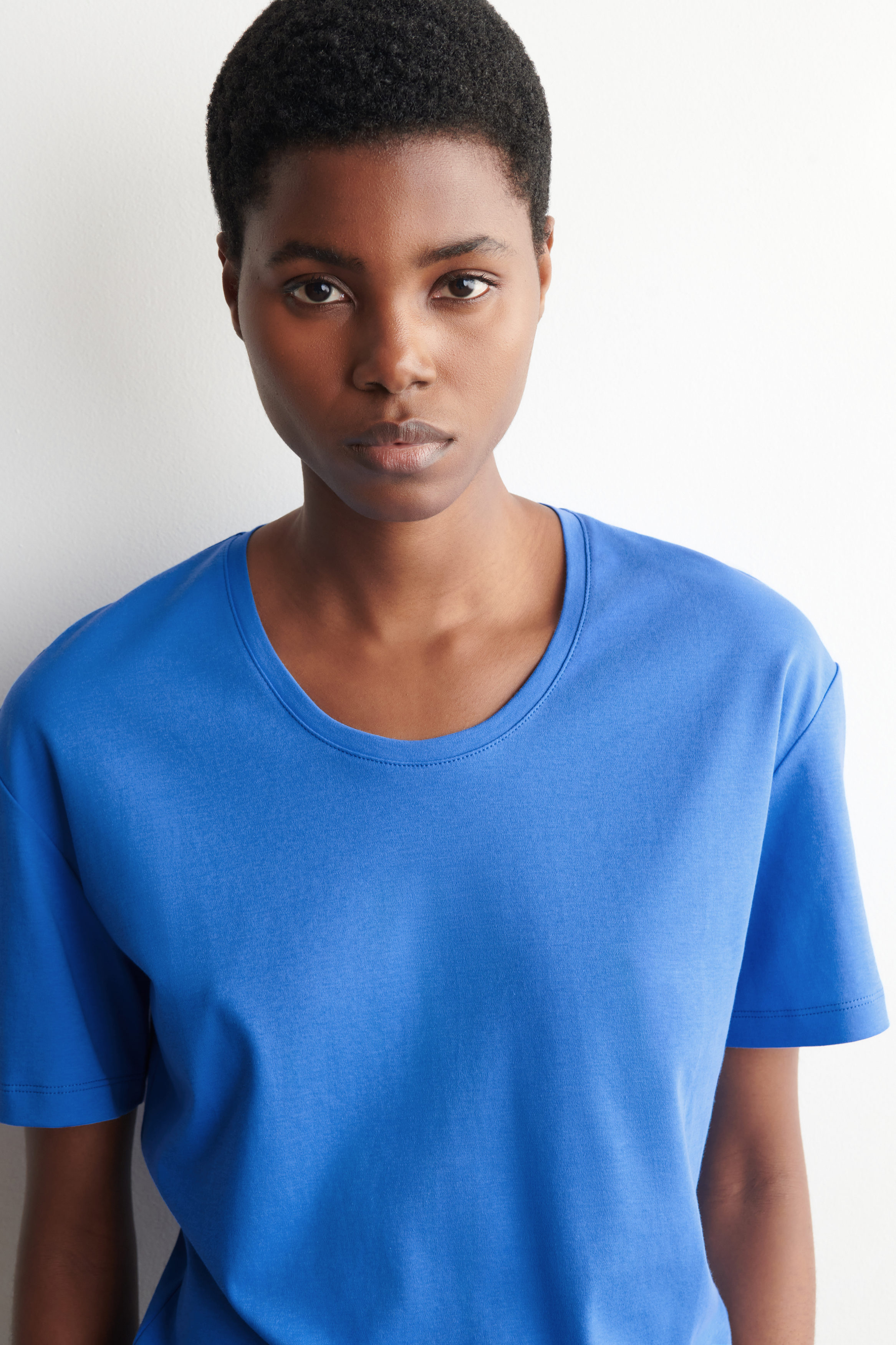 SCOOP-NECK COTTON T-SHIRT - BLUE | COS
