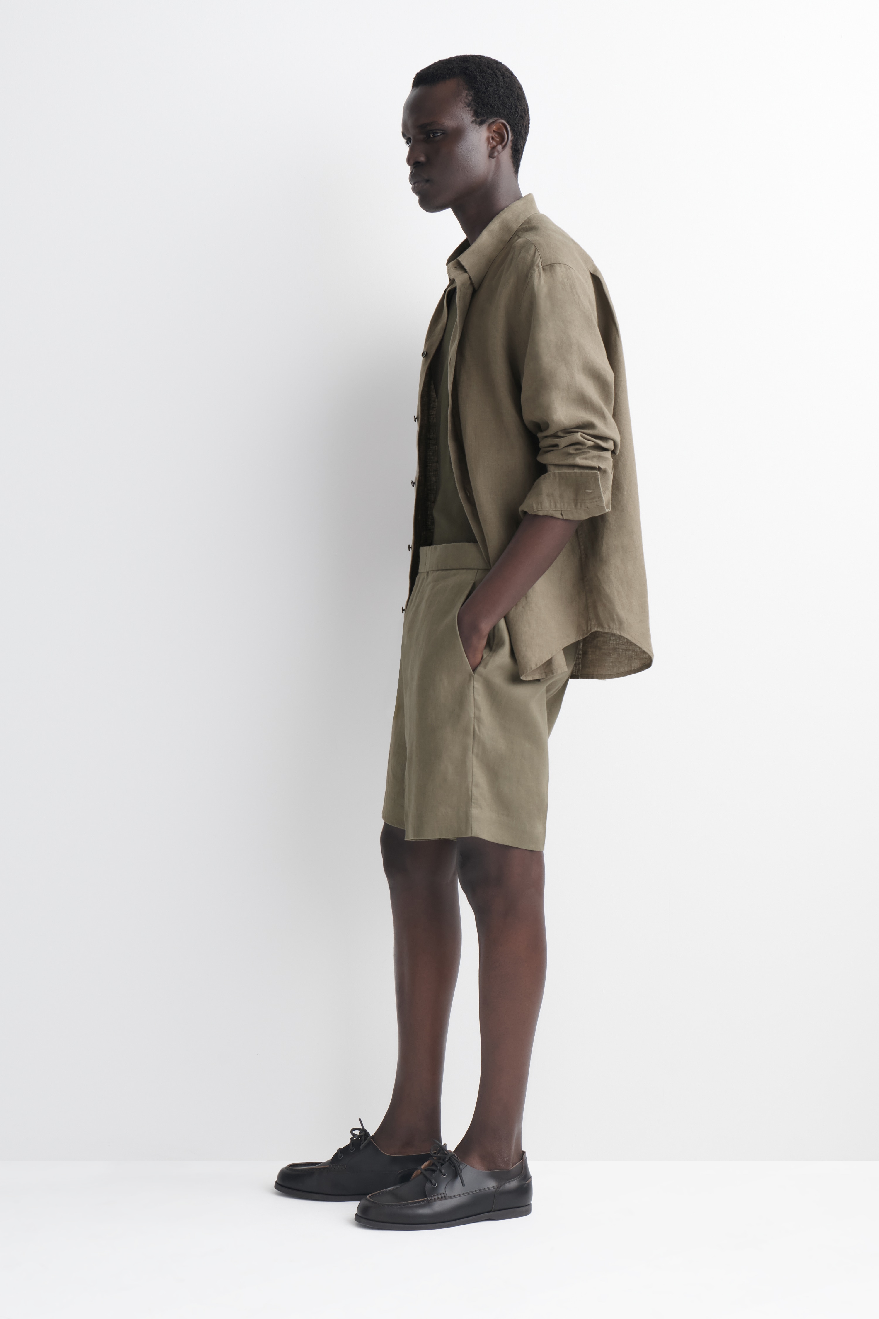 TAILORED LINEN SHORTS