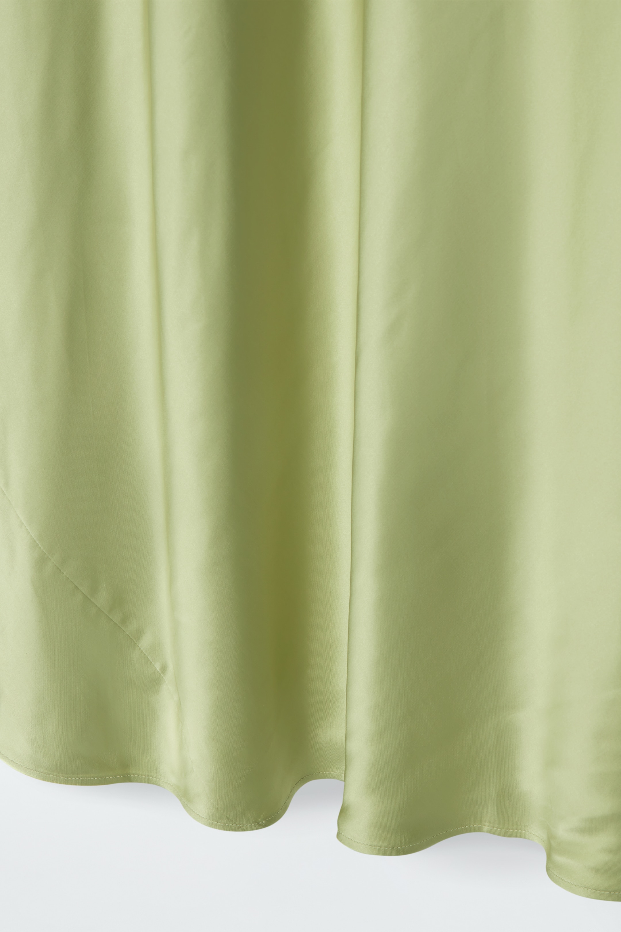 Grösseres Bild ansehen: MAXIKLEID MIT SCHRÄGEM STOFFVERLAUF - SALBEIGRÜN - DAMEN | H&M CH 2