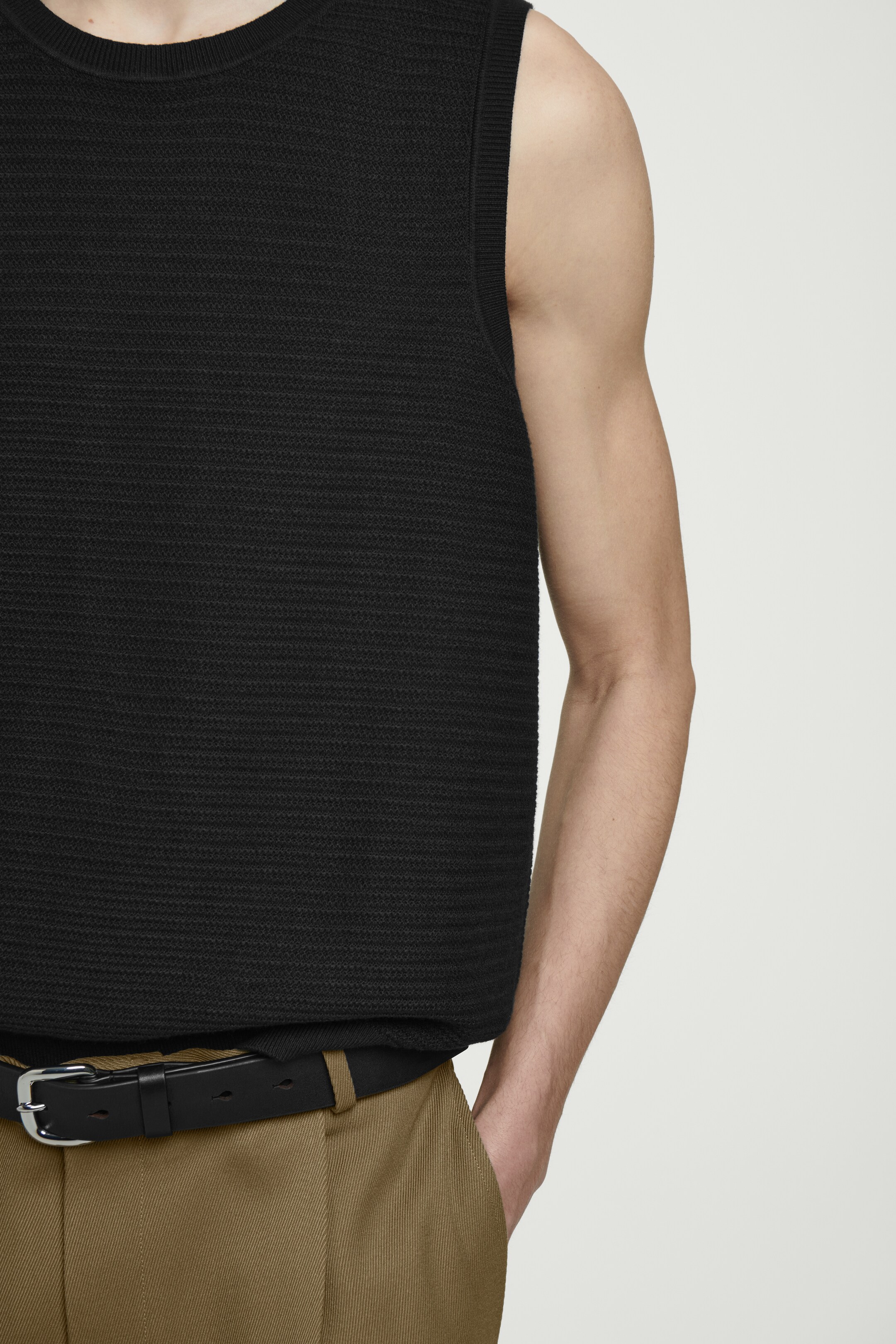 Ver imagem maior: TOP DE ALGODÃO TRICOTADO TEXTURIZADO - PRETO - HOMEM | H&M PT 4