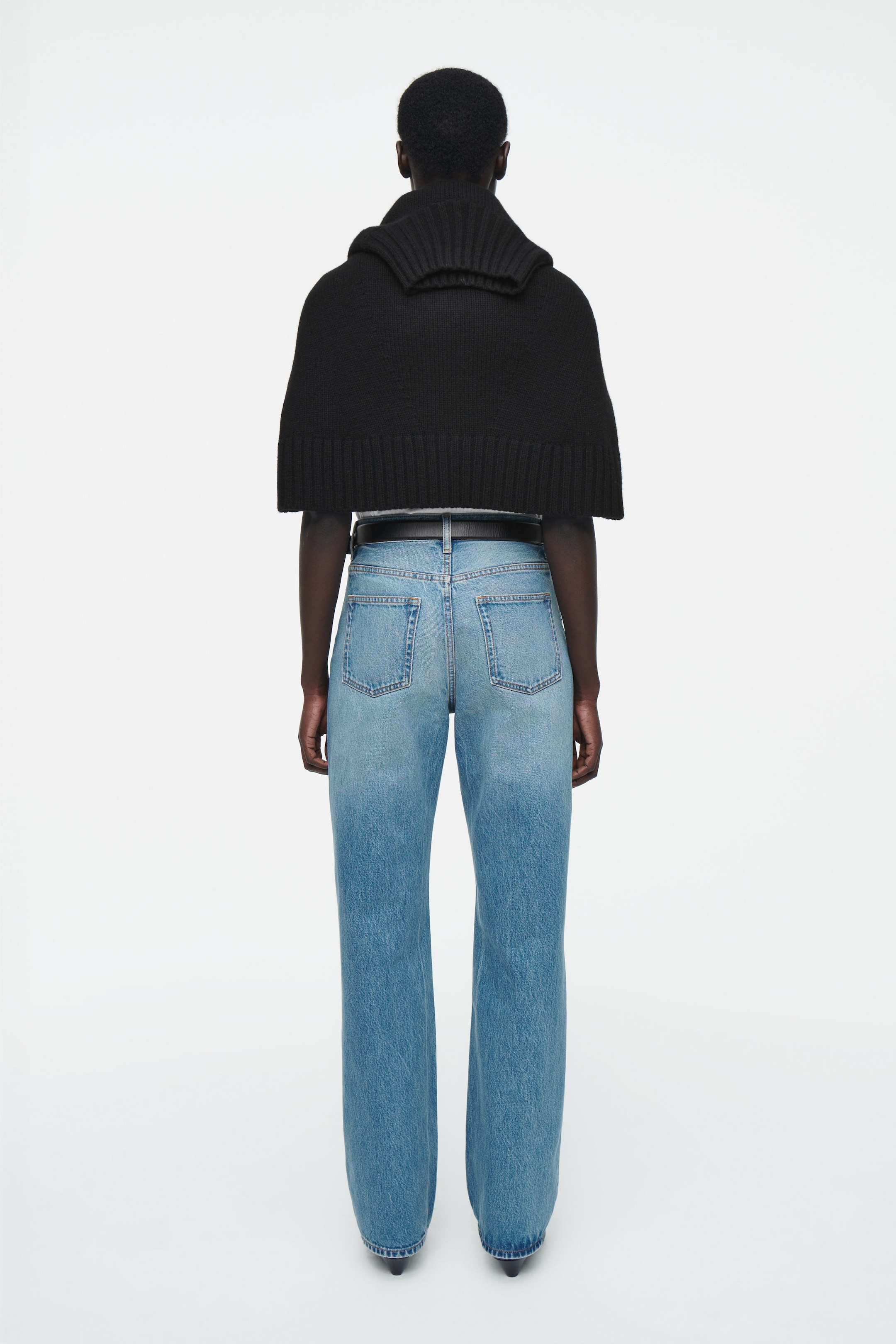 COLUMN STRAIGHT-LEG JEANS