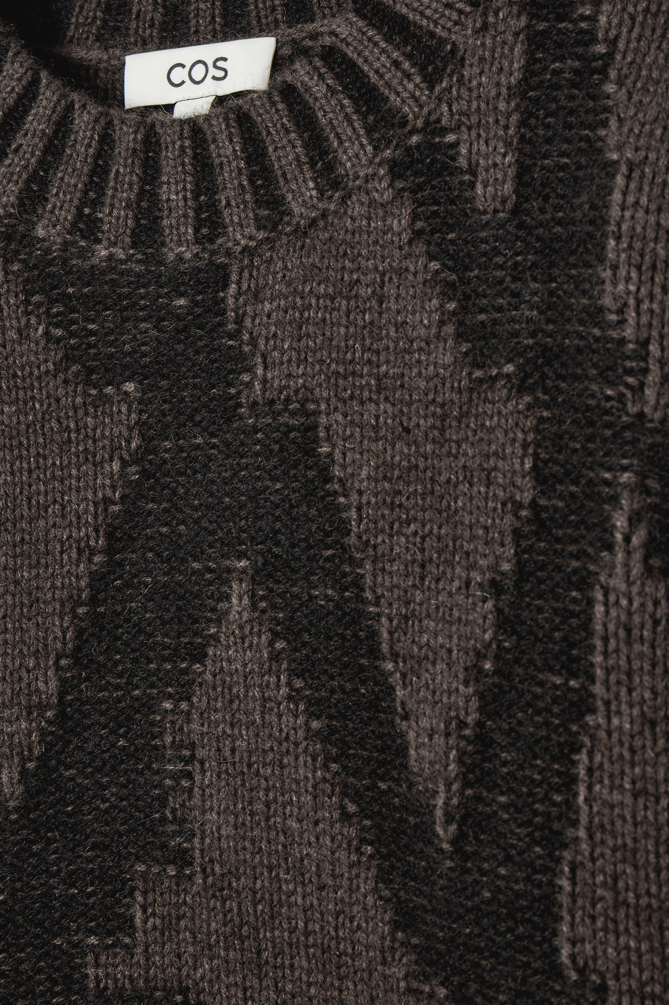 ABSTRACT WOOL-JACQUARD SWEATER - BROWN / HOUNDSTOOTH | COS