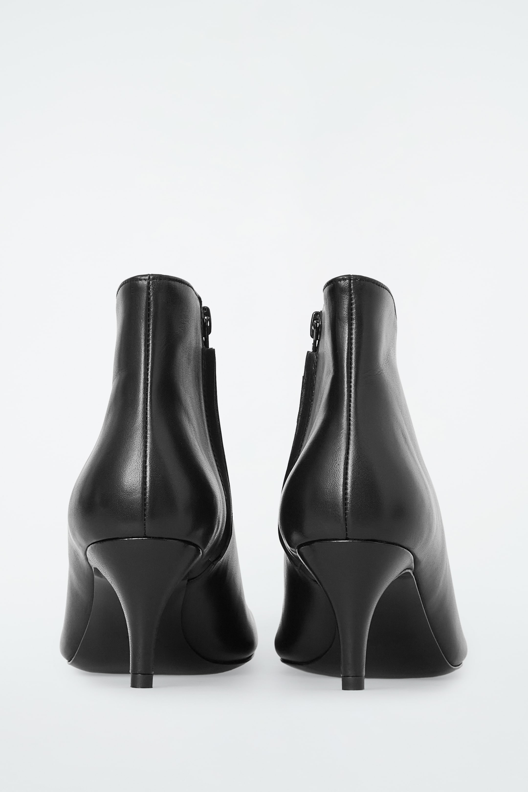 Ingrandisci l'immagine: SQUARE-TOE LEATHER ANKLE BOOTS - BLACK - DONNA | H&M CH 3