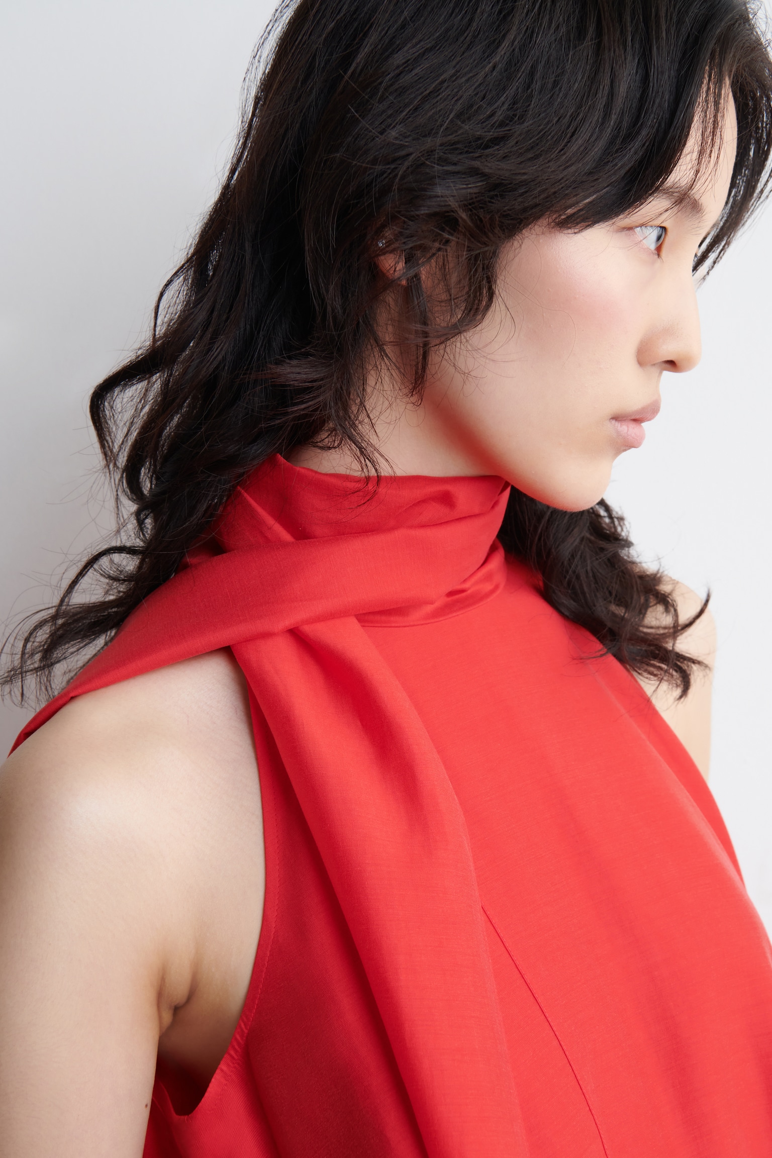 FLUID HALTERNECK MINI DRESS - RED - 5