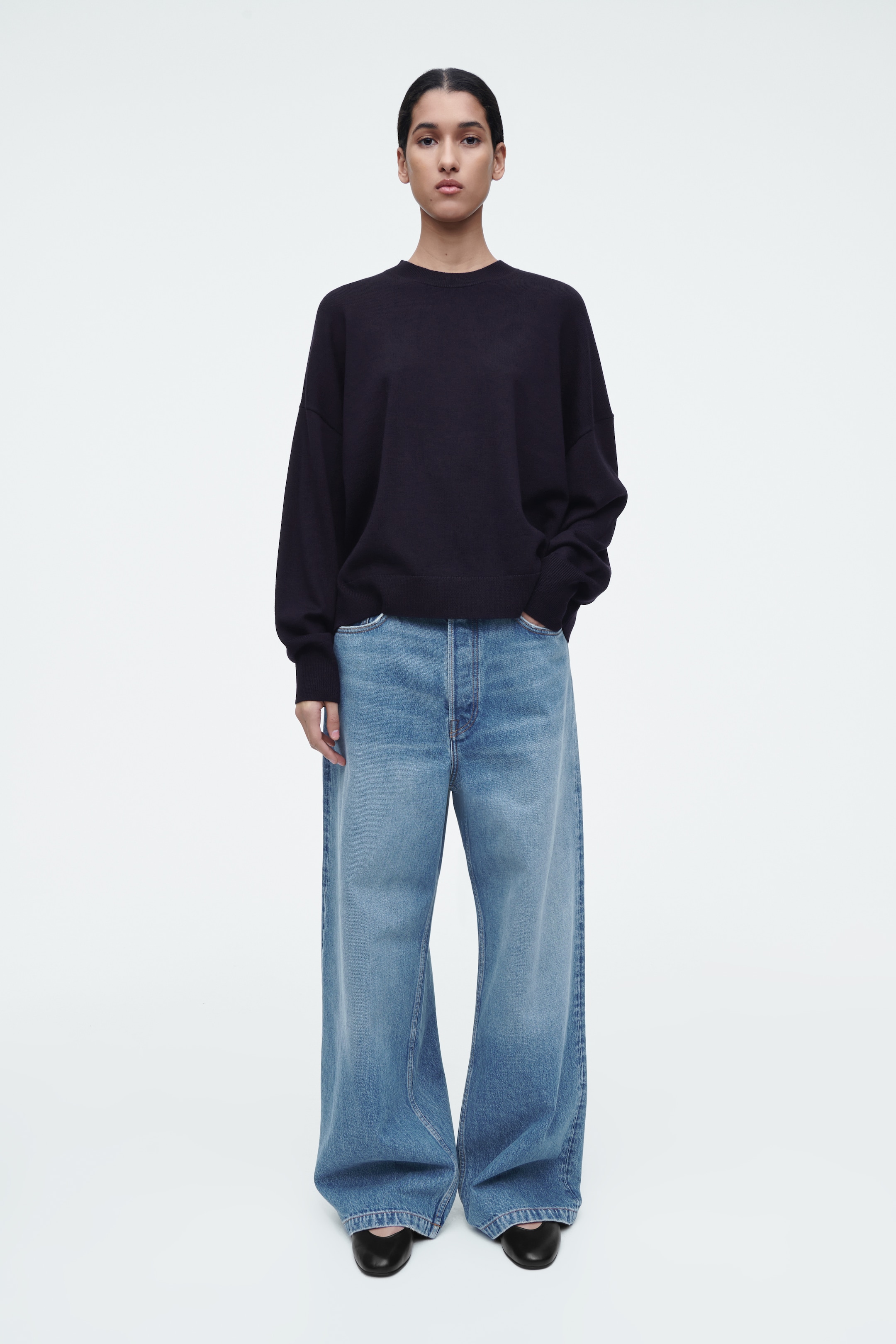 Zobrazit větší obrázek: Svetr z merino vlny s kulatým výstřihem - TMAVĚ MODRÁ - ŽENY | H&M CZ 3