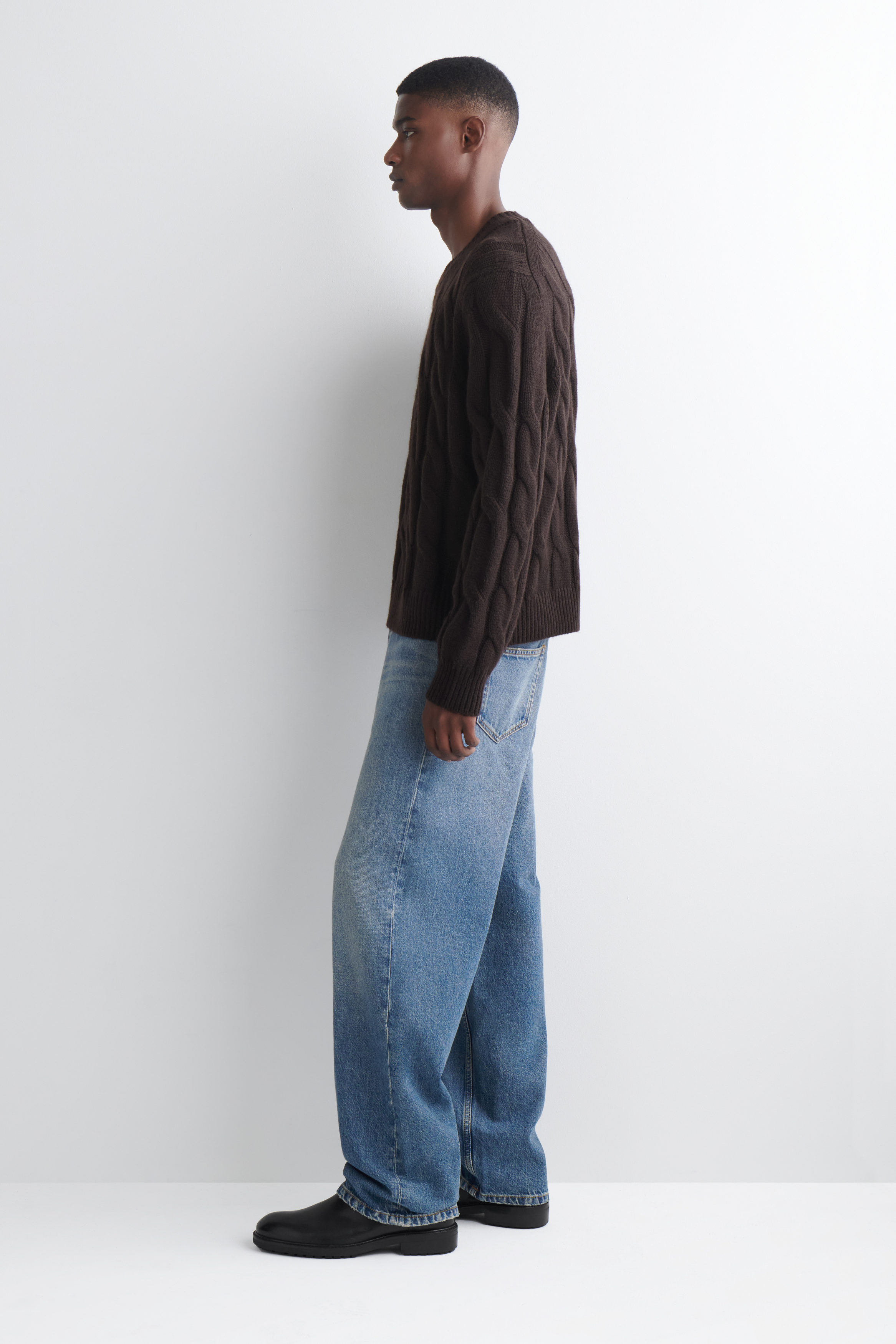 RIDER JEANS MIT GERADEM BEIN UND LOCKERER PASSFORM - VERBLASSTES