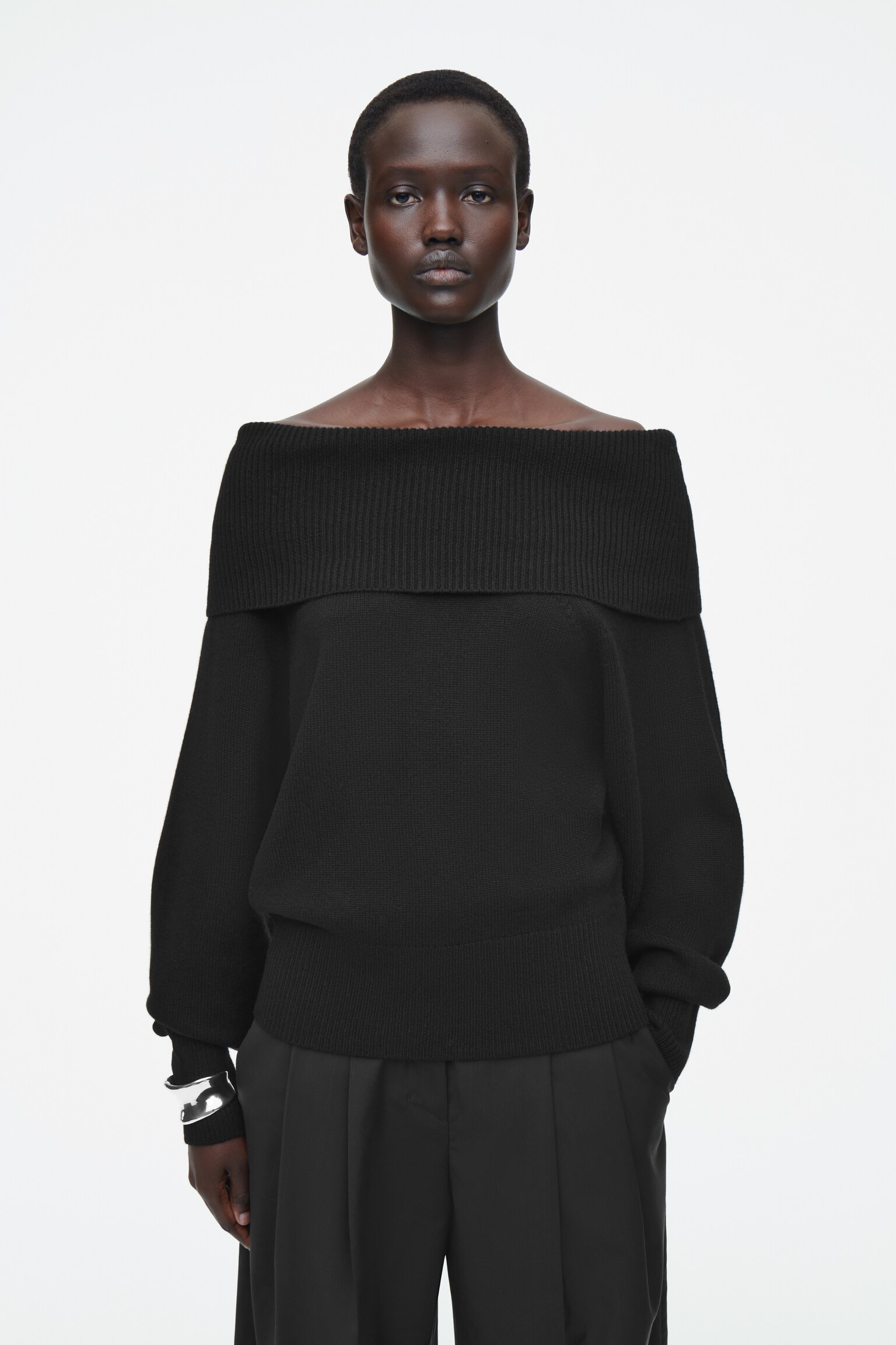 SCHULTERFREIER PULLOVER AUS MERINOWOLLE - SCHWARZ - 1
