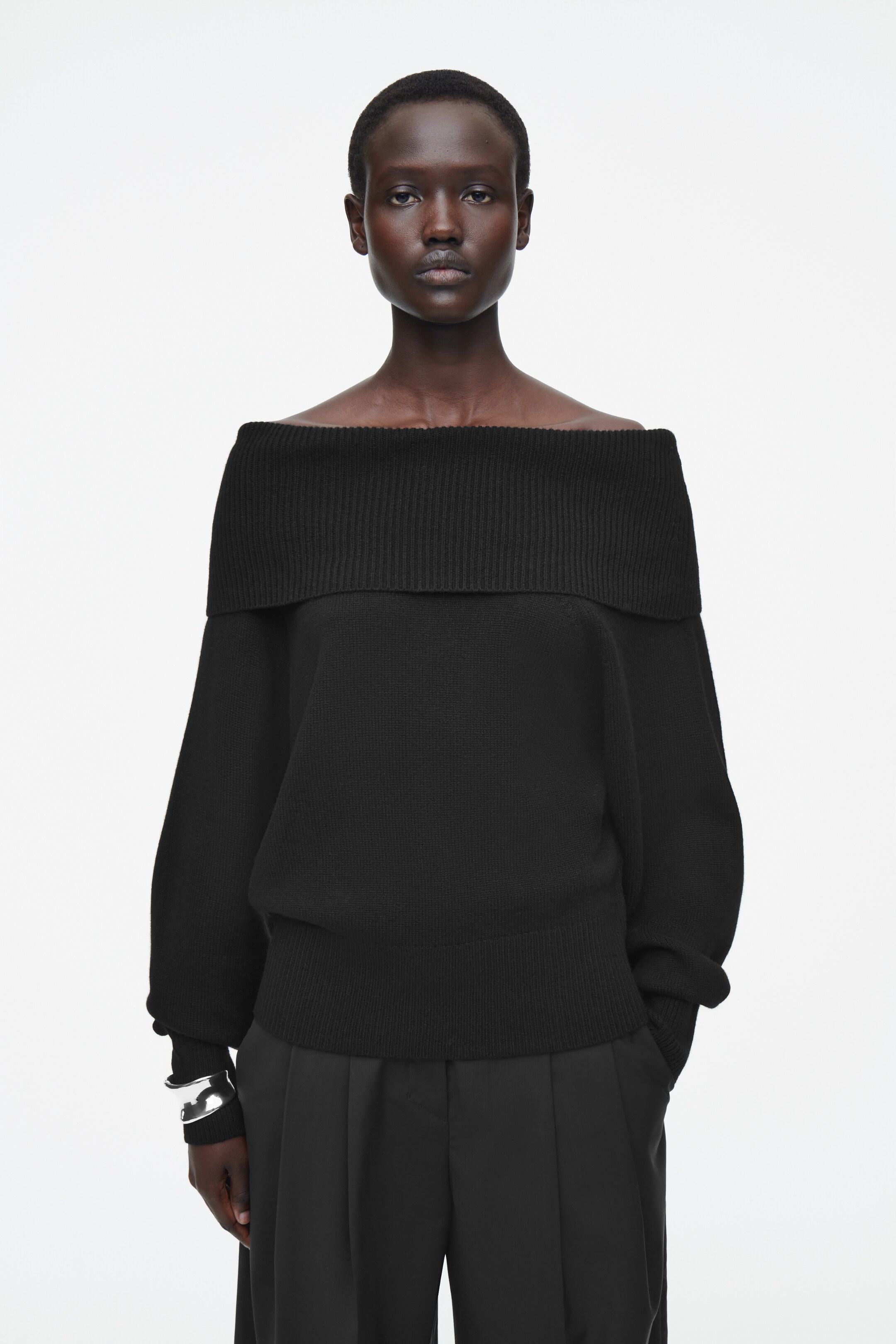 Grösseres Bild ansehen: SCHULTERFREIER PULLOVER AUS MERINOWOLLE - SCHWARZ - DAMEN | H&M CH 1