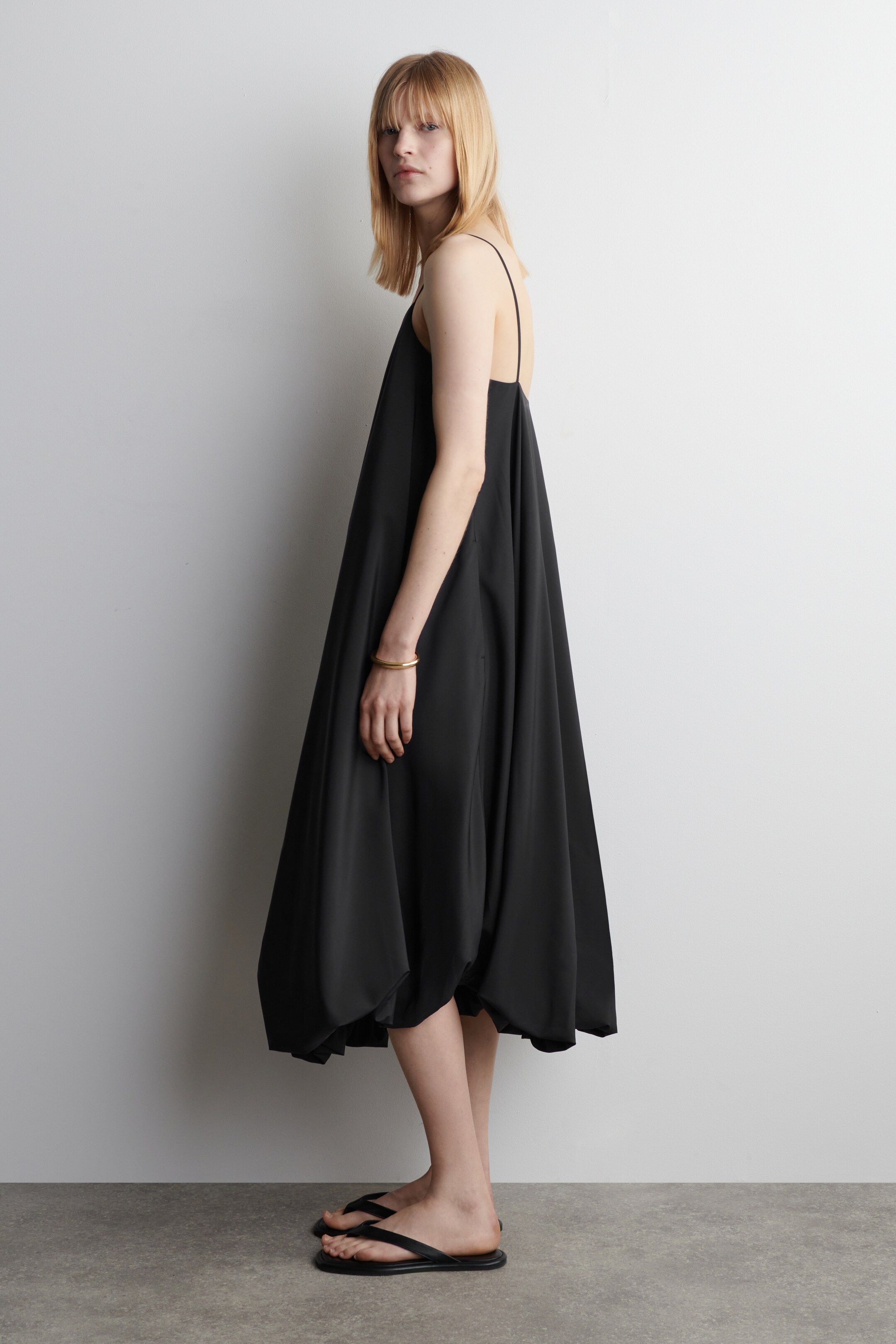 Agrandir l'image: ROBE MIDI À OURLET BULLE - NOIR - FEMME | H&M BE 2