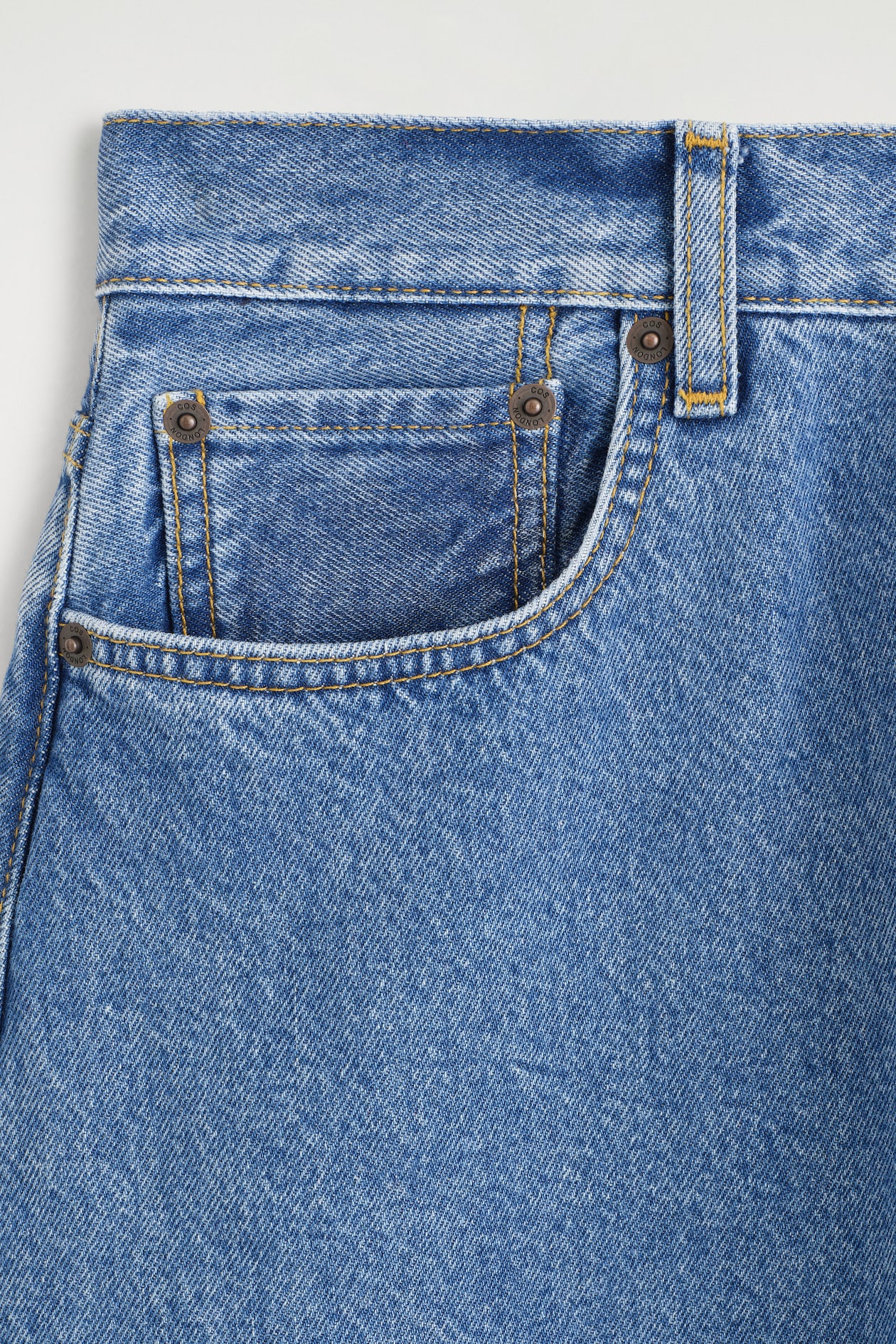 INLET CURVED-LEG JEANS — BLUE