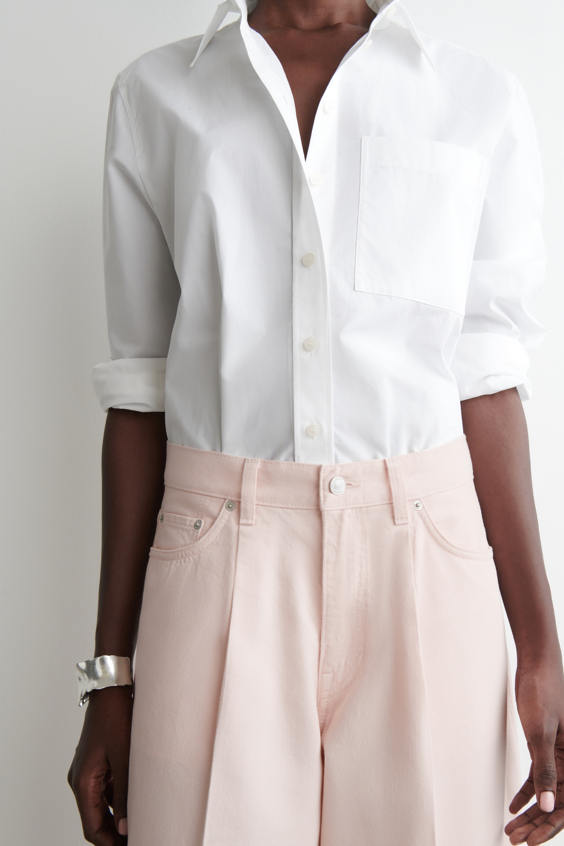 Größeres Bild anzeigen: TWINE JEANS MIT BARREL-BEIN - HELLROSA - Ladies | H&M AT 4