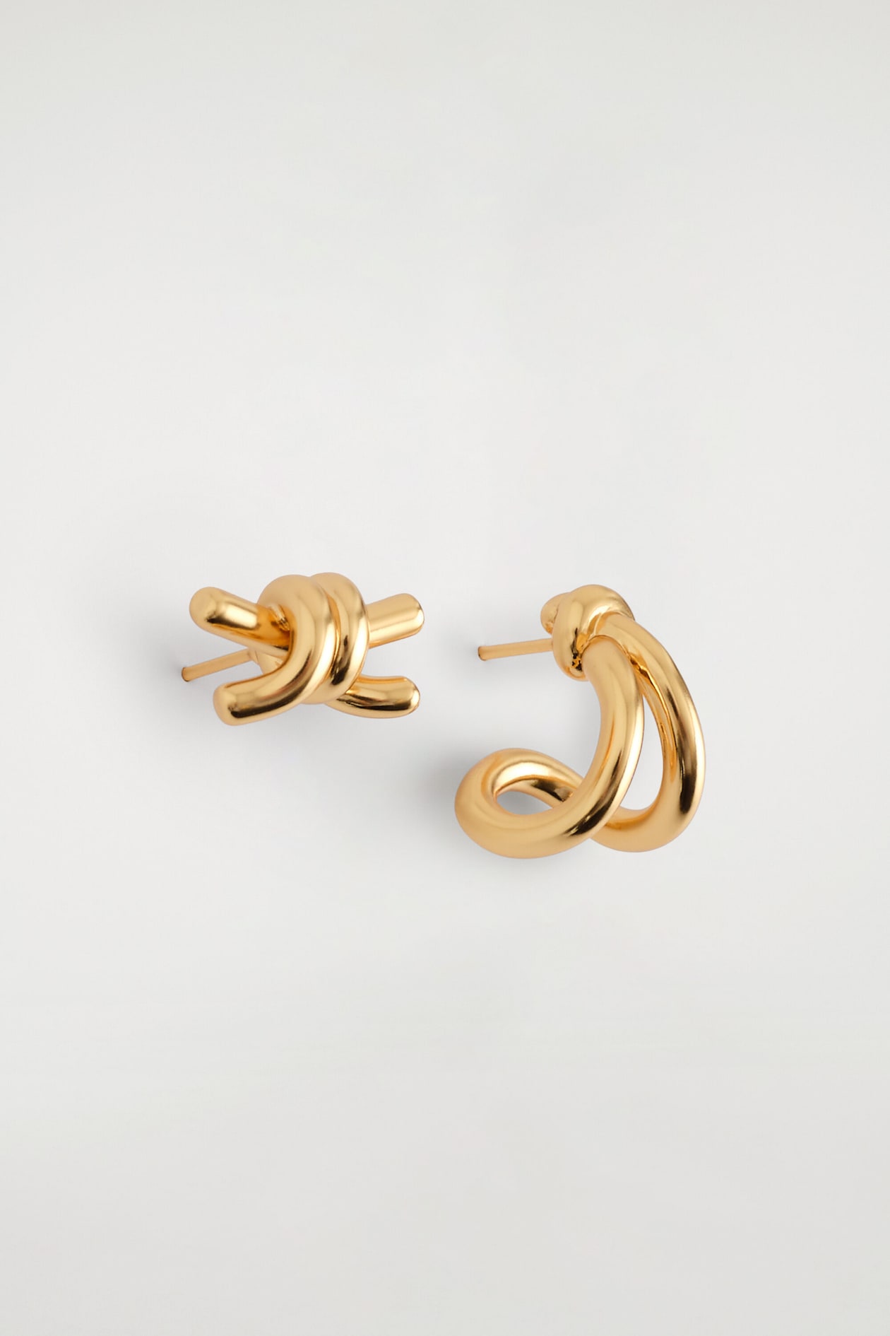 MISMATCHED KNOTTED EARRINGS — GOLD