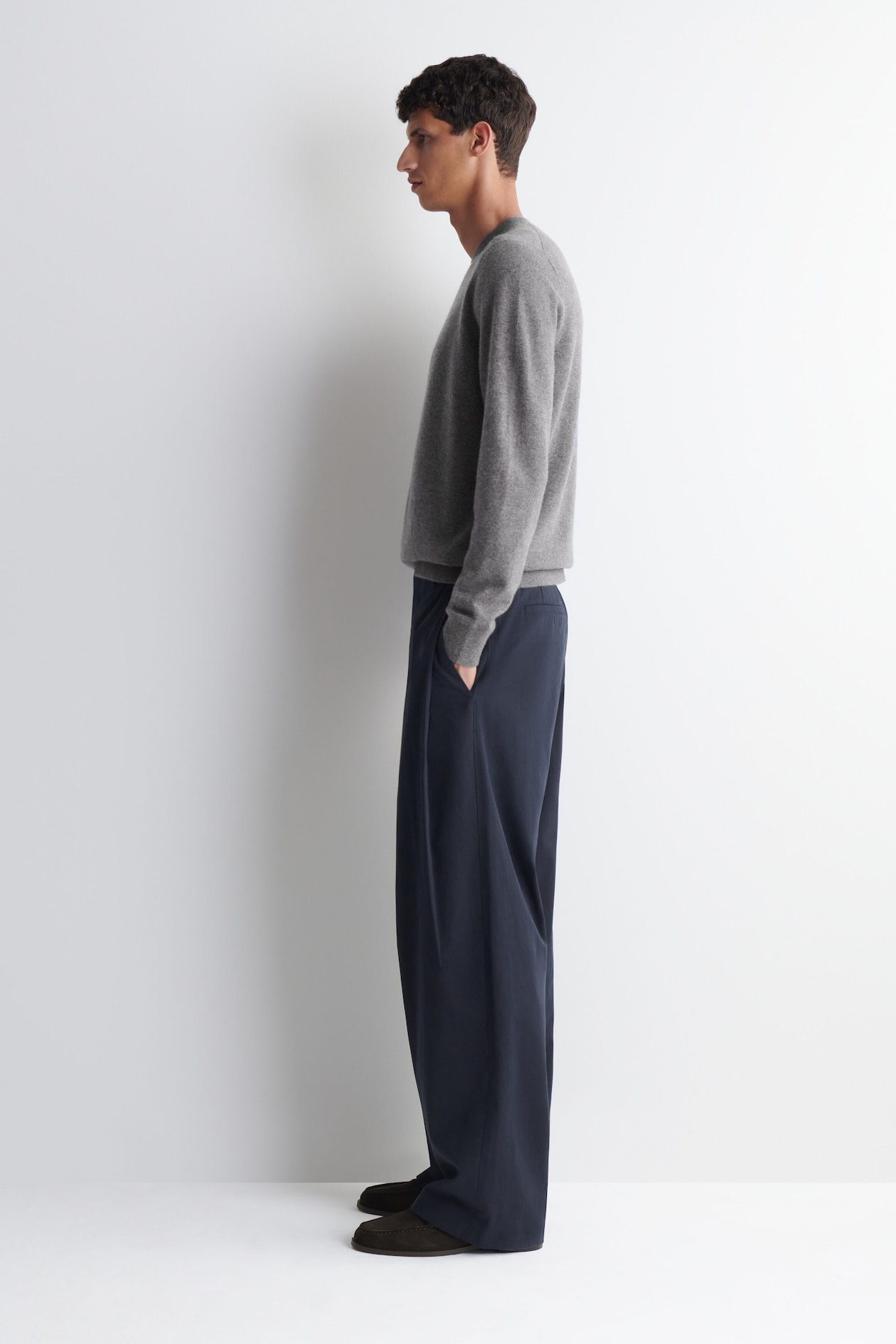 PURE CASHMERE CREW-NECK SWEATER — GRAY MÉLANGE
