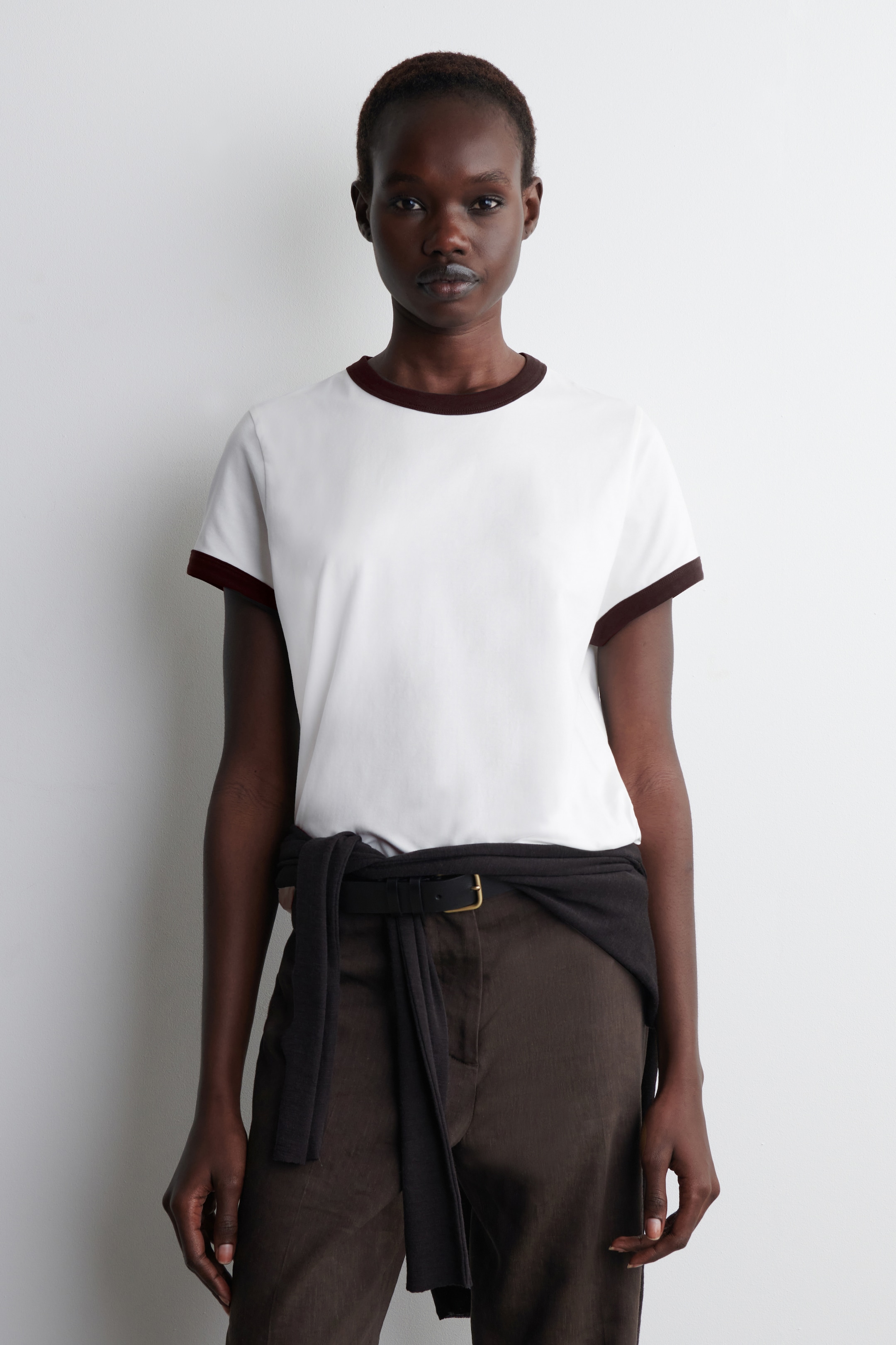 Se større billede: KRYMPET RINGER-T-SHIRT - HVID / BRUN - DAME | H&M DK 1