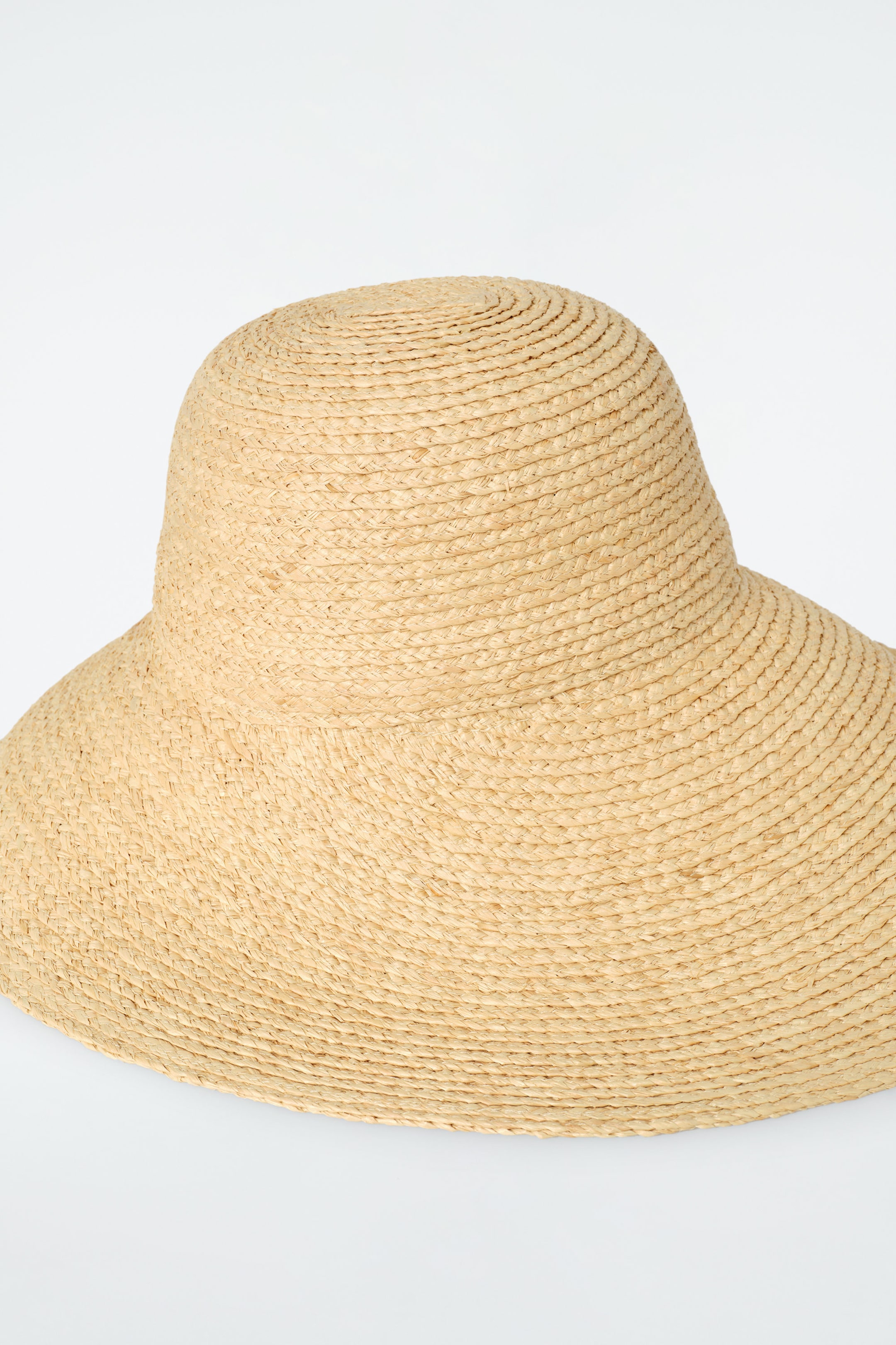 WIDE-BRIM STRAW HAT