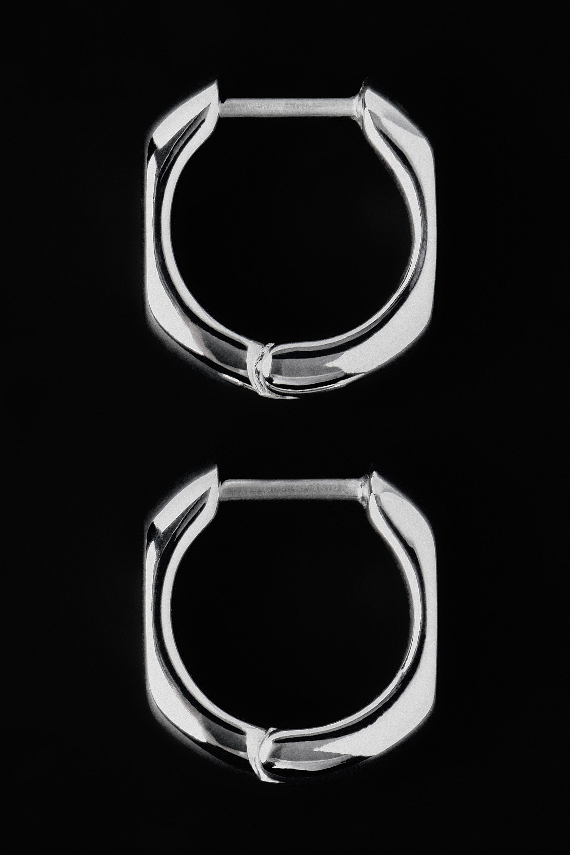 みみ❀　1001 Tome Hoops | Silver Chunky Small Hoop Earrings | JENNY BIRD