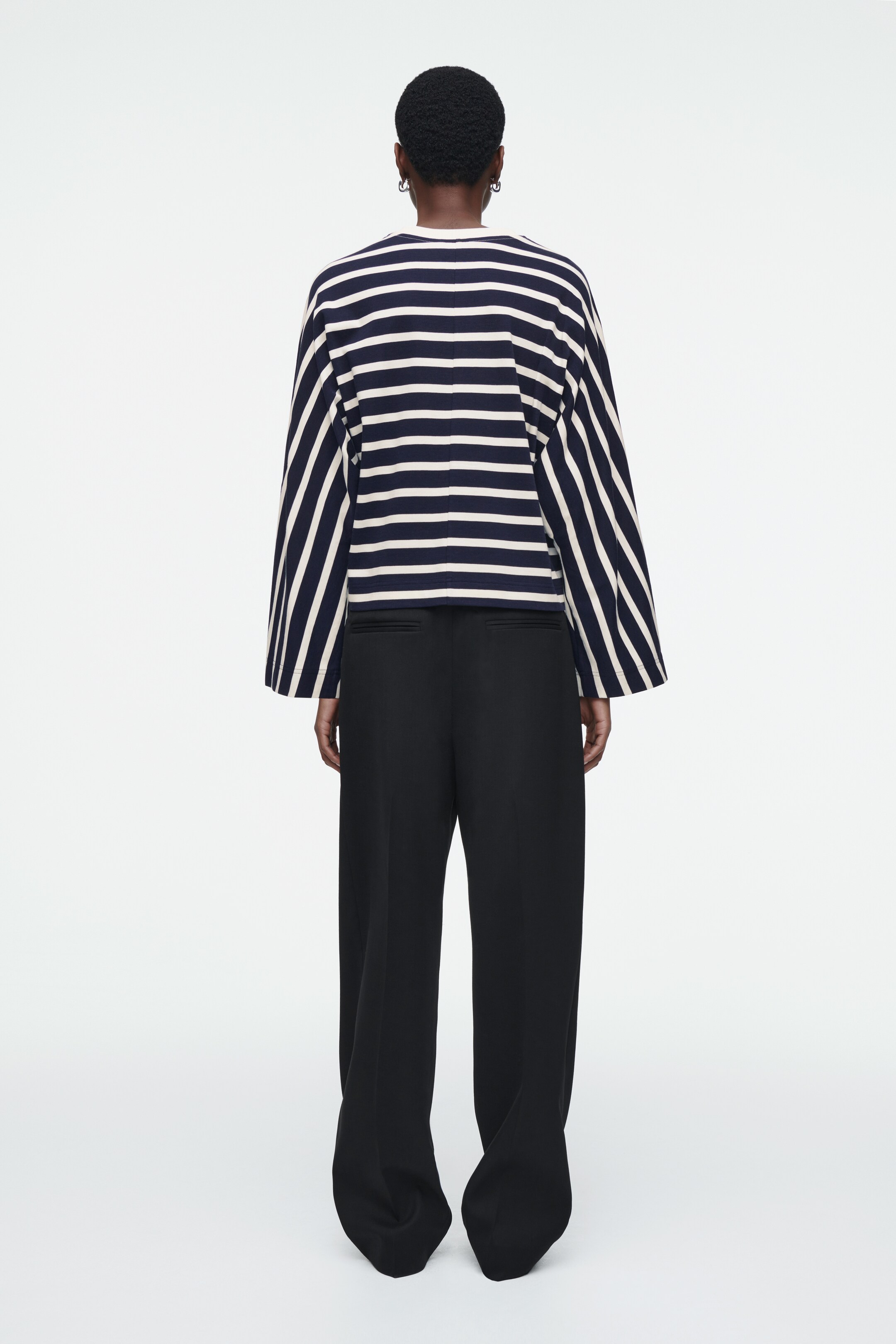 View larger image: BOXY LONG-SLEEVED T-SHIRT - NAVY / OFF-WHITE / STRIPED - Ladies | H&M GB 3