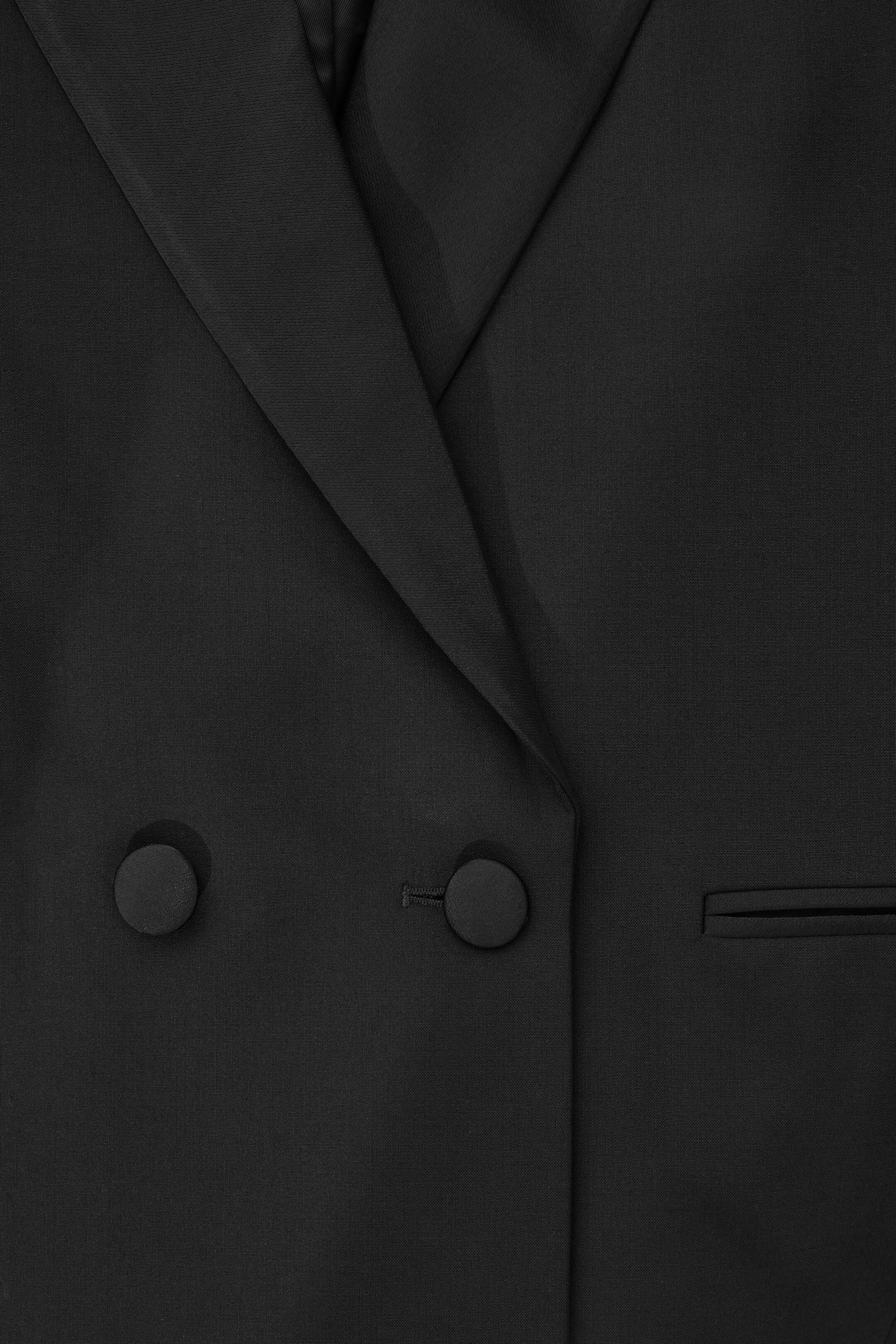 Grösseres Bild ansehen: SMOKING-WOLLBLAZER MIT MARKANTER SCHULTERPARTIE - SCHWARZ - DAMEN | H&M CH 2