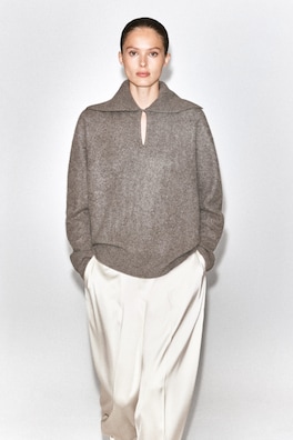 V-DETAIL PURE CASHMERE MOCK-NECK SWEATER — MOCHA 1