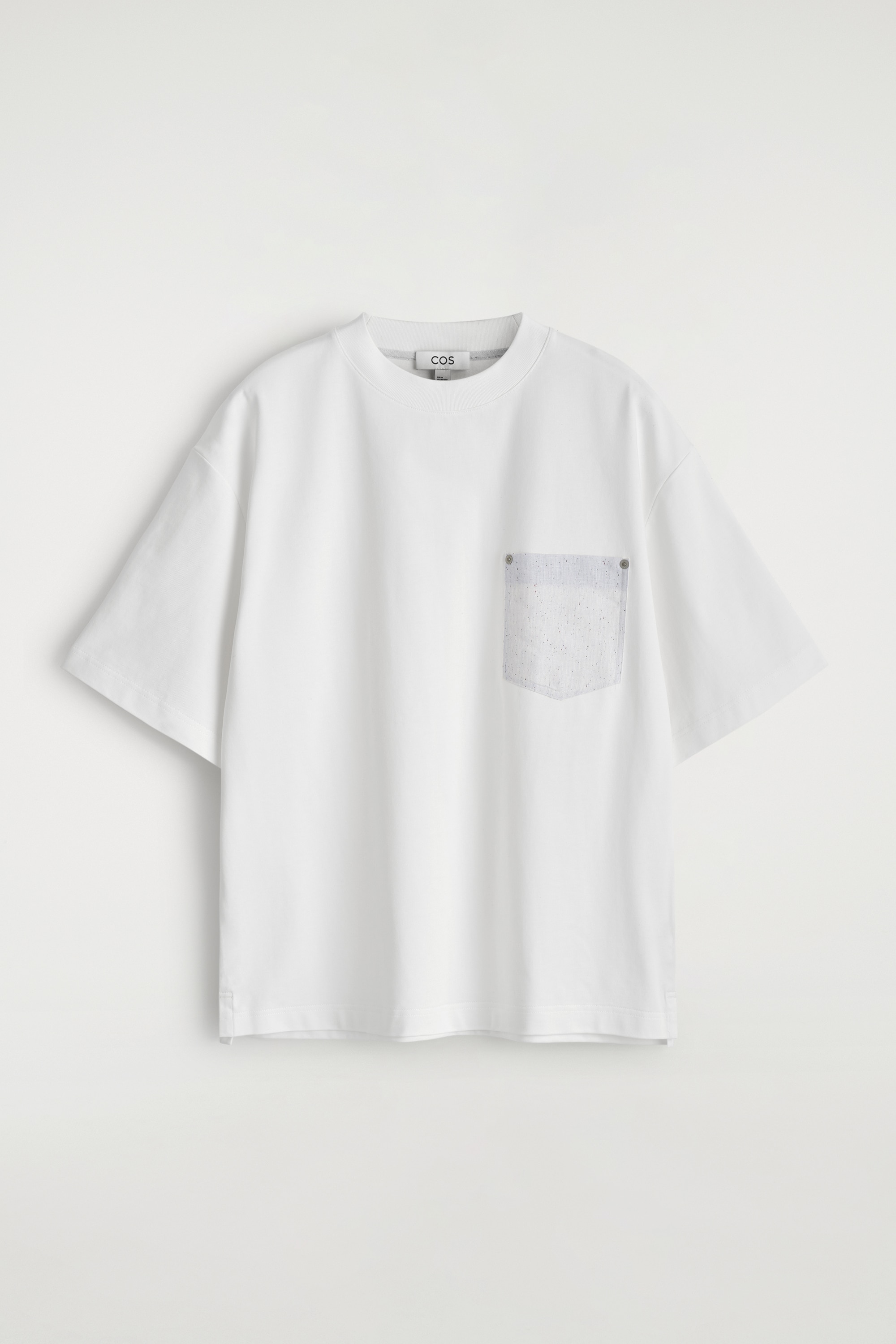 OVERSIZED-T-SHIRT MIT GEWEBTER TASCHE - WEISS
