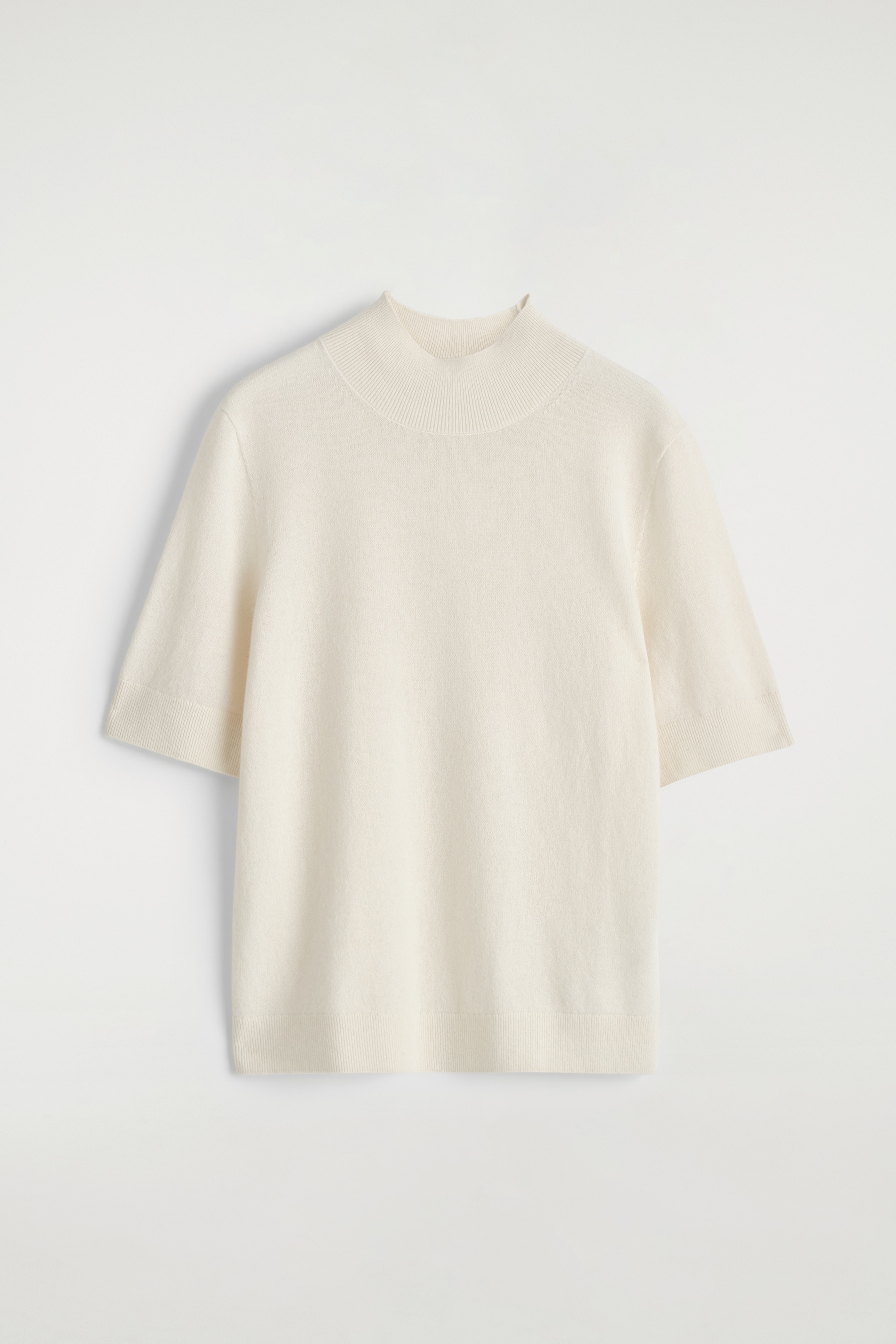 Grösseres Bild ansehen: T-SHIRT AUS KASCHMIR MIT STEHKRAGEN - ELFENBEIN - DAMEN | H&M CH 7