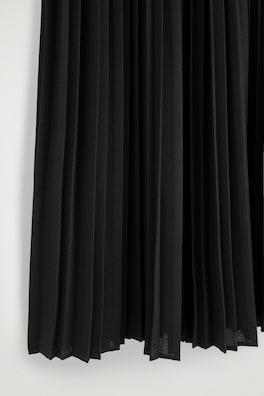 PLEATED CREPE MIDI SKIRT — BLACK 6