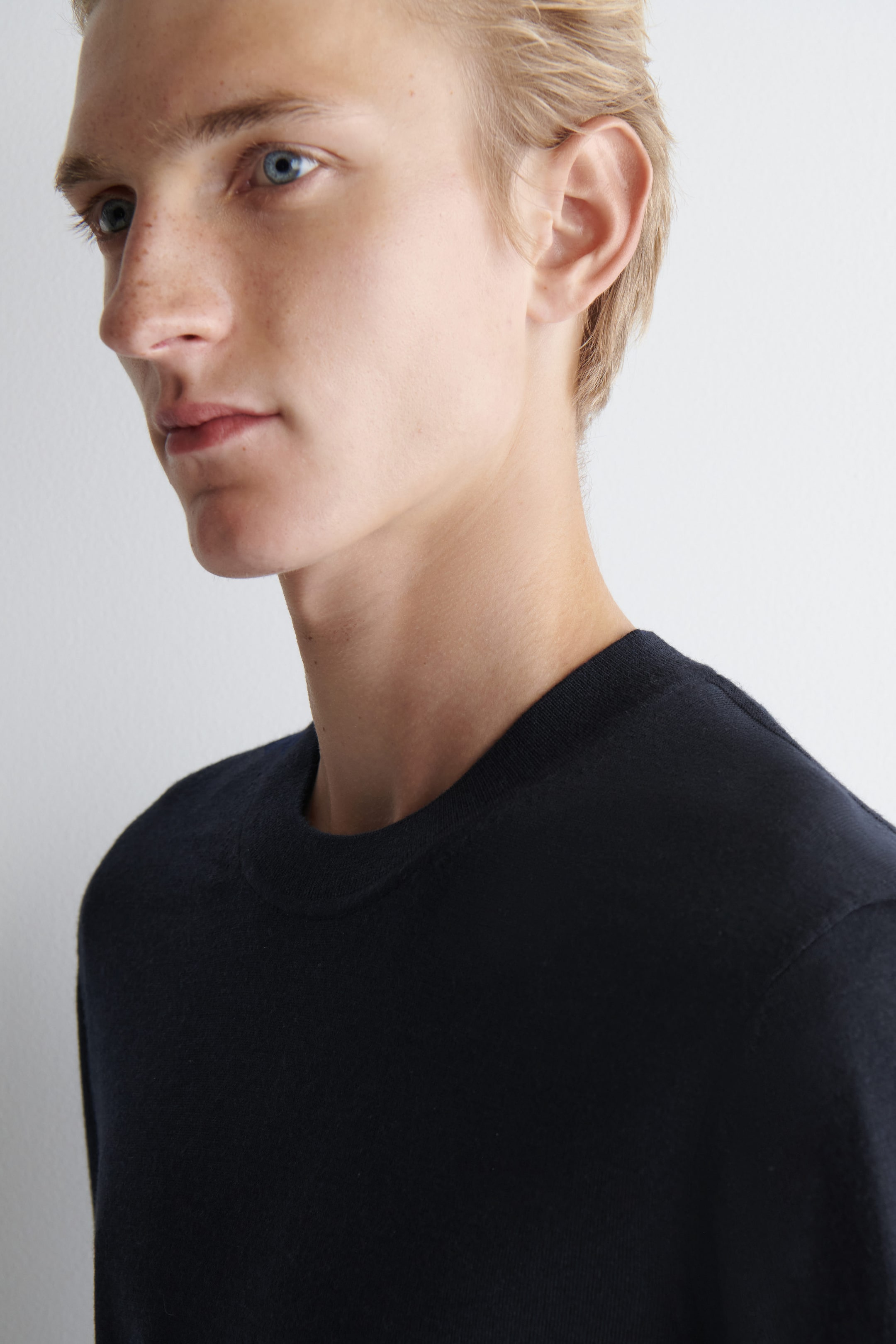 SLIM MERINO WOOL CREW-NECK SWEATER