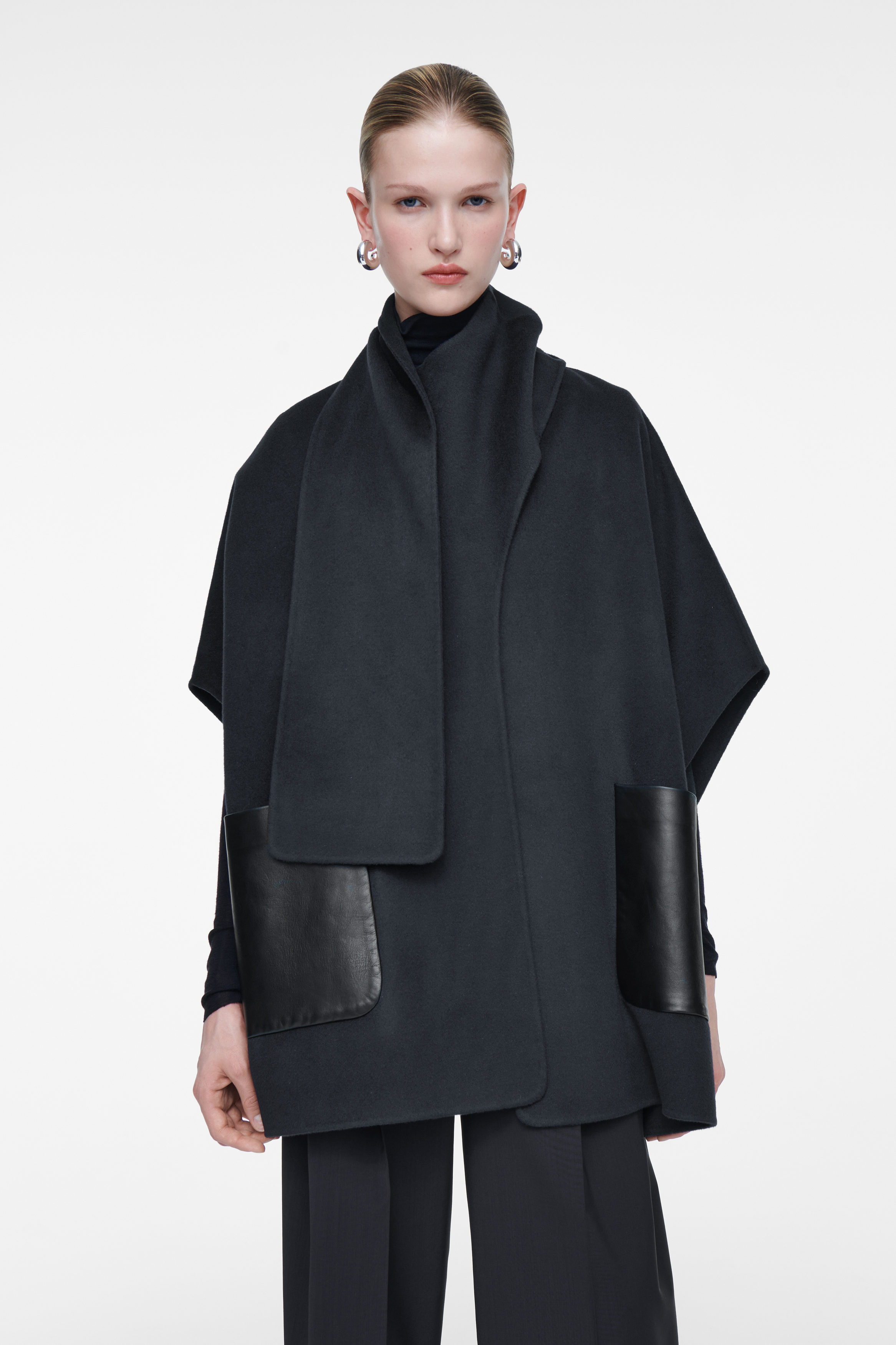DOUBLE-FACED WOOL SCARF CAPE - NAVY | COS