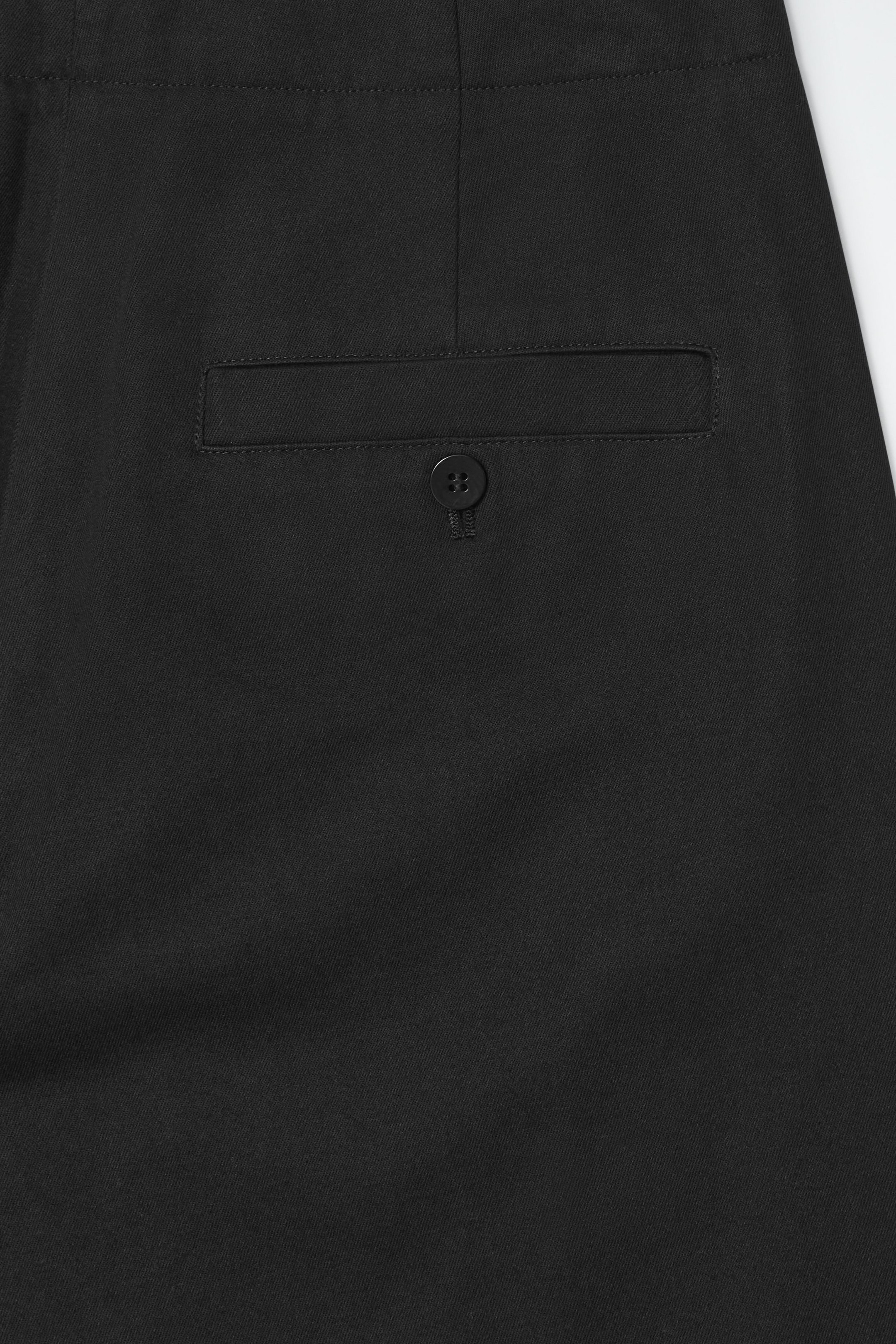 PLEATED BARREL-LEG CHINOS