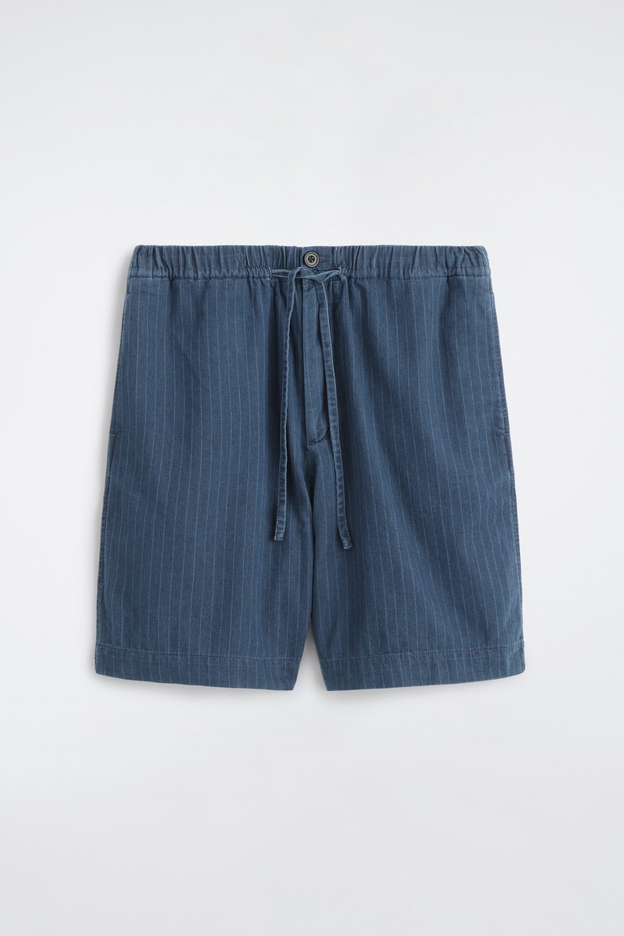 PINSTRIPED DENIM DRAWSTRING SHORTS — INDIGO / PINSTRIPED