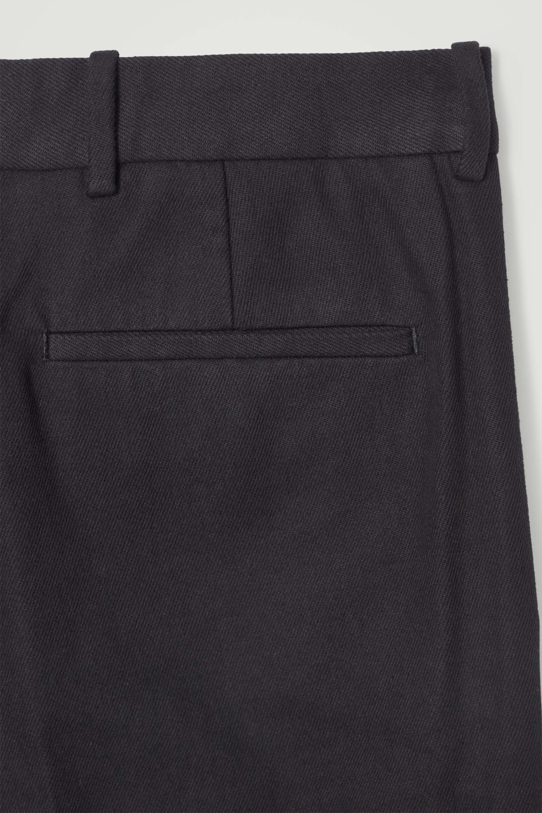 Vezi imaginea mai mare: PANTALONI DIN TWILL CU TĂIETURĂ CONICĂ ȘI RULARE - BLACK - BĂRBAŢI | H&M RO 2