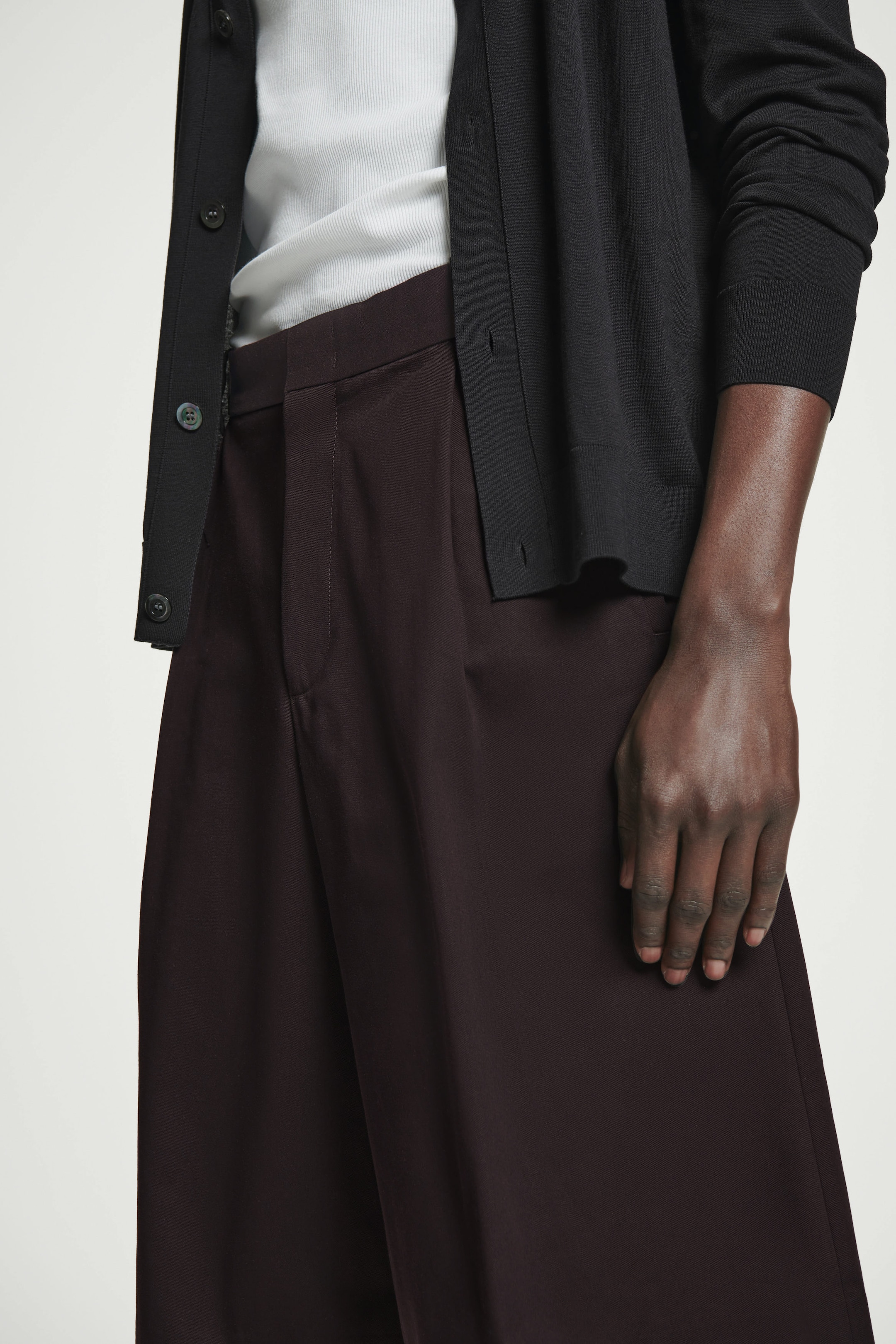 ELEGANTE SHORTS MIT WEITEM BEIN
