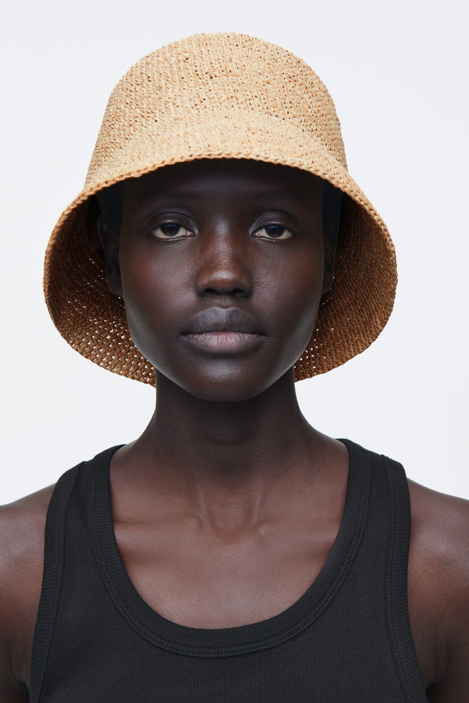 STRAW BUCKET HAT - BEIGE