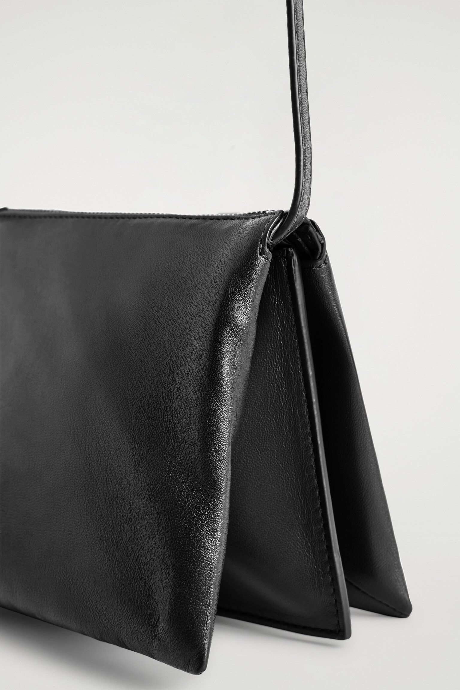 BOLSO BANDOLERA TROVE - PIEL - NEGRO/BURDEOS - 3