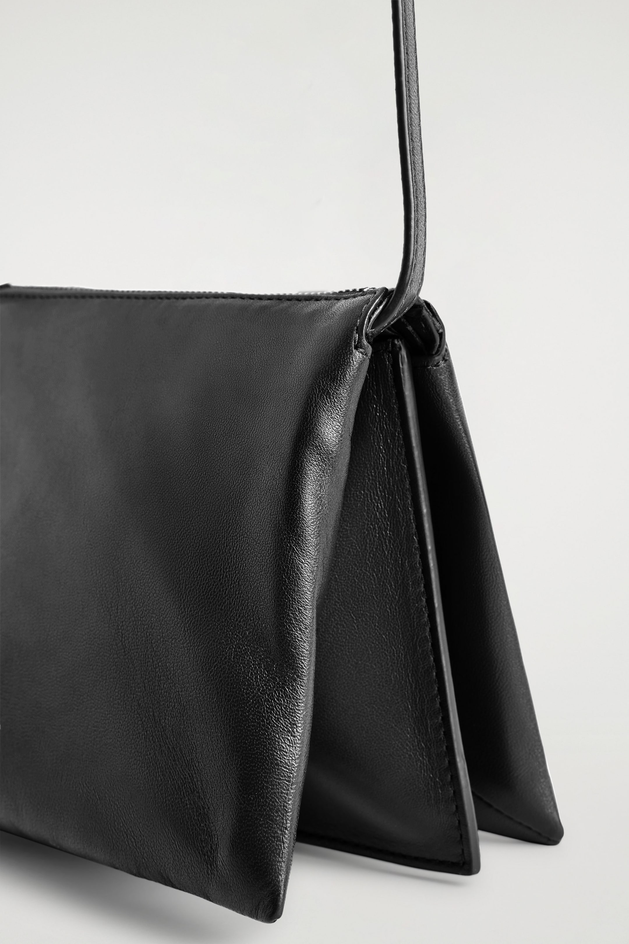 TROVE CROSSBODY BAG - LEATHER