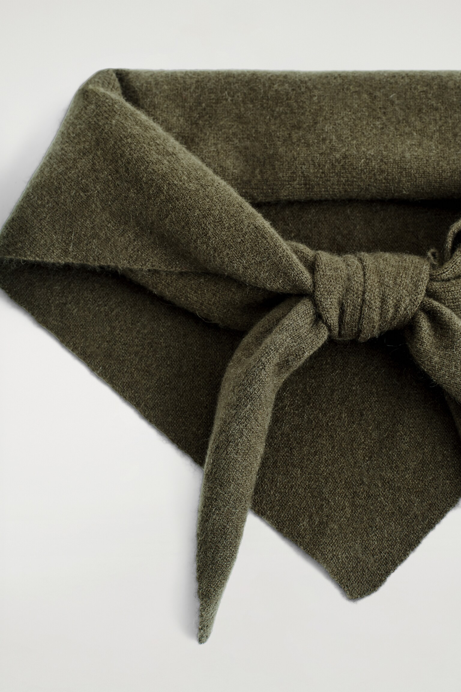 BUFANDA TRIANGULAR DE CASHMERE - CAQUI OSCURO/NEGRO/MARRÓN CLARO - 3