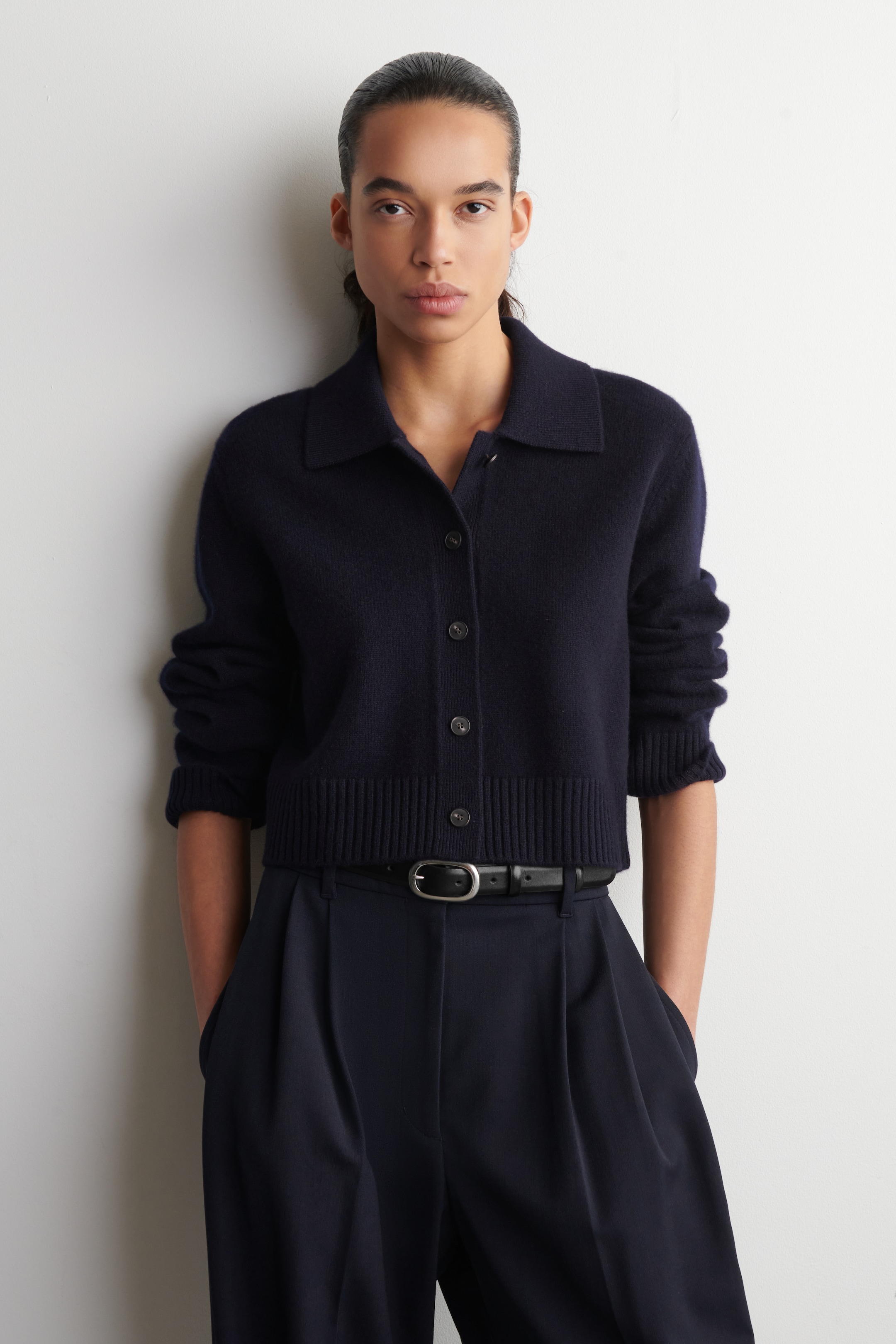 Visualizza immagine più grande: CARDIGAN IN LANA MERINO CON COLLETTO - BLU NAVY - DONNA | H&M IT 1