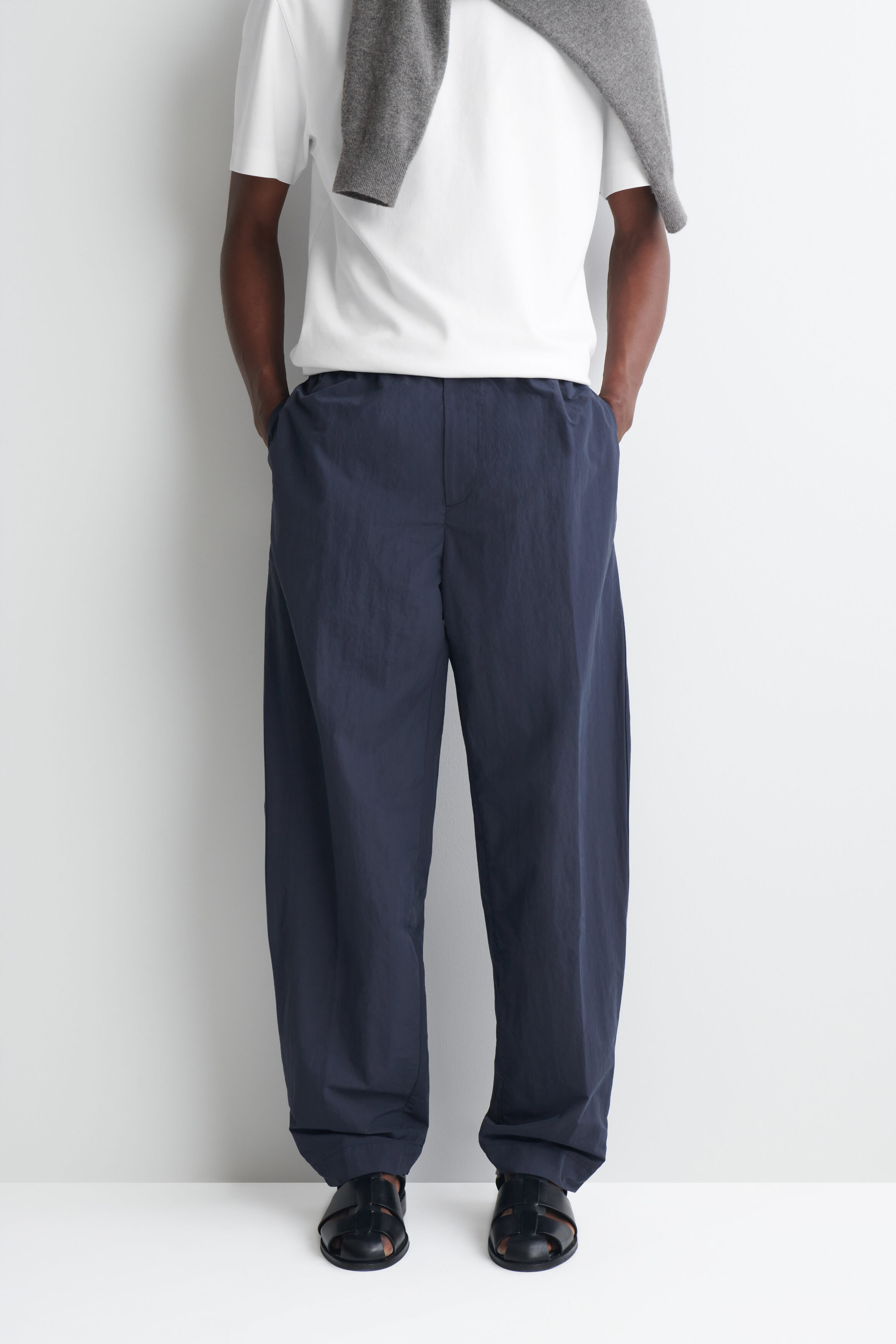 パンツ coyseio Strap Line Pants navy ZIP-DETAIL RELAXED-FIT STRAIGHT-LEG PANTS - NAVY | COS US