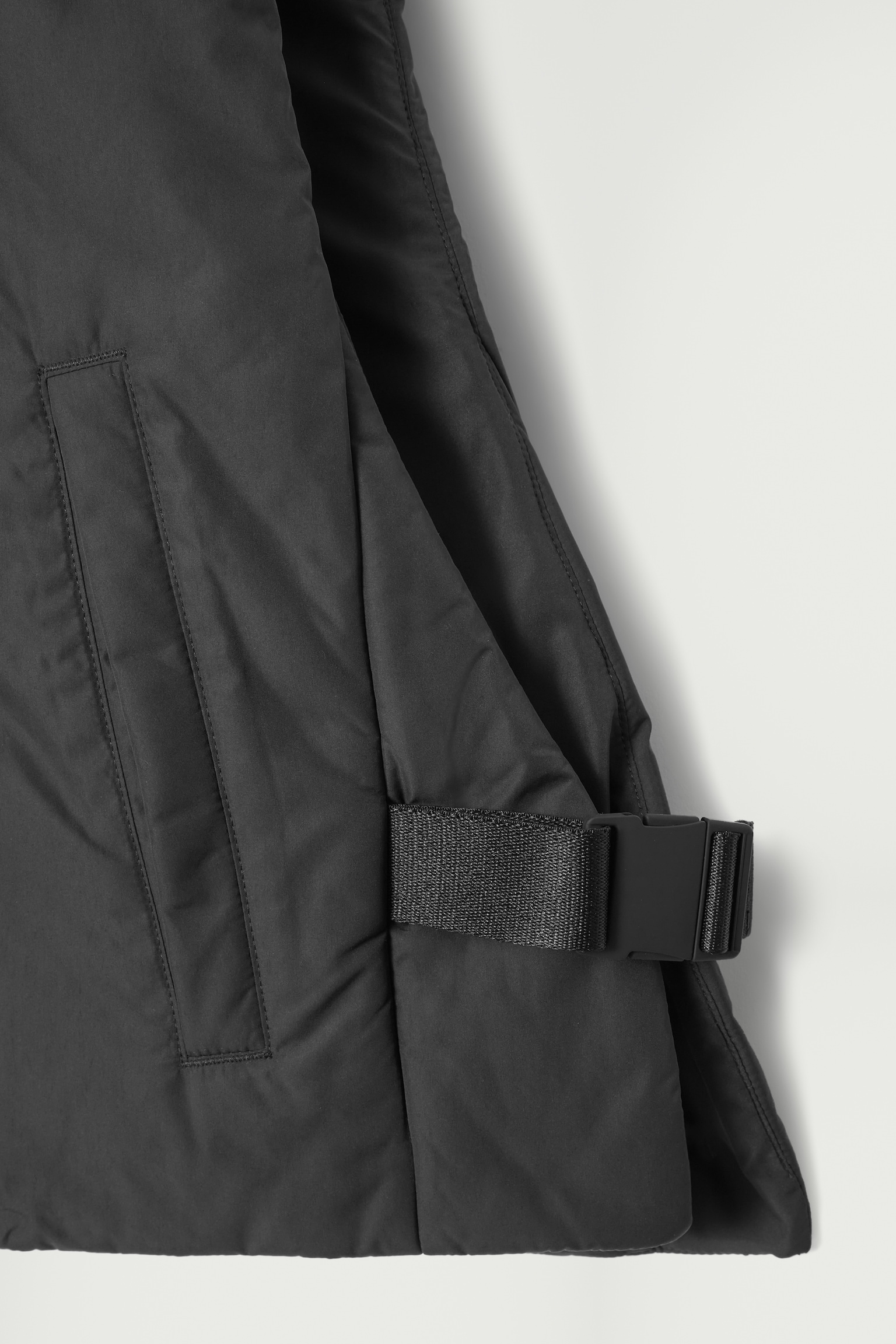 BUCKLED-SIDE PADDED HOODED GILET - BLACK - 2
